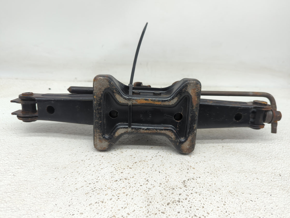 2001 Ford Focus Spare Scissor Car Jack - Oemusedautoparts1.com