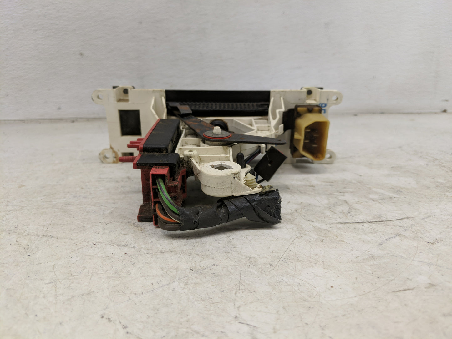 0 Ford Ford F250 Pickup Climate Control Module Temperature AC/Heater Replacement Fits OEM Used Auto Parts - Oemusedautoparts