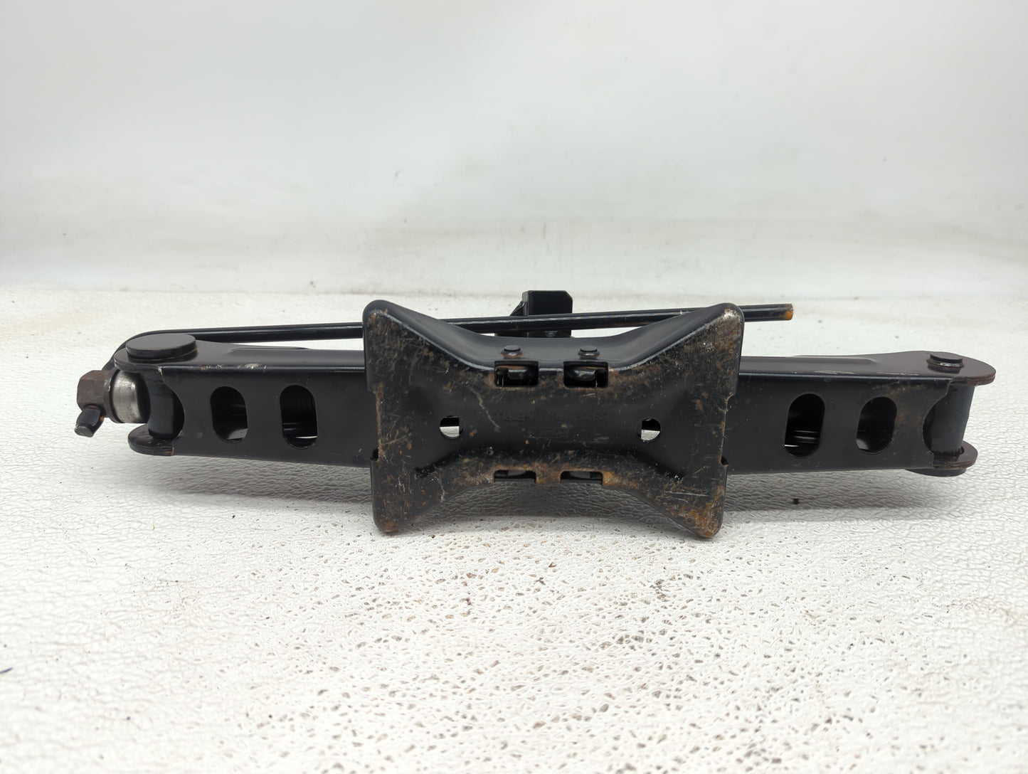 2014 Ford Fusion Spare Scissor Car Jack 1081842 - Oemusedautoparts1.com