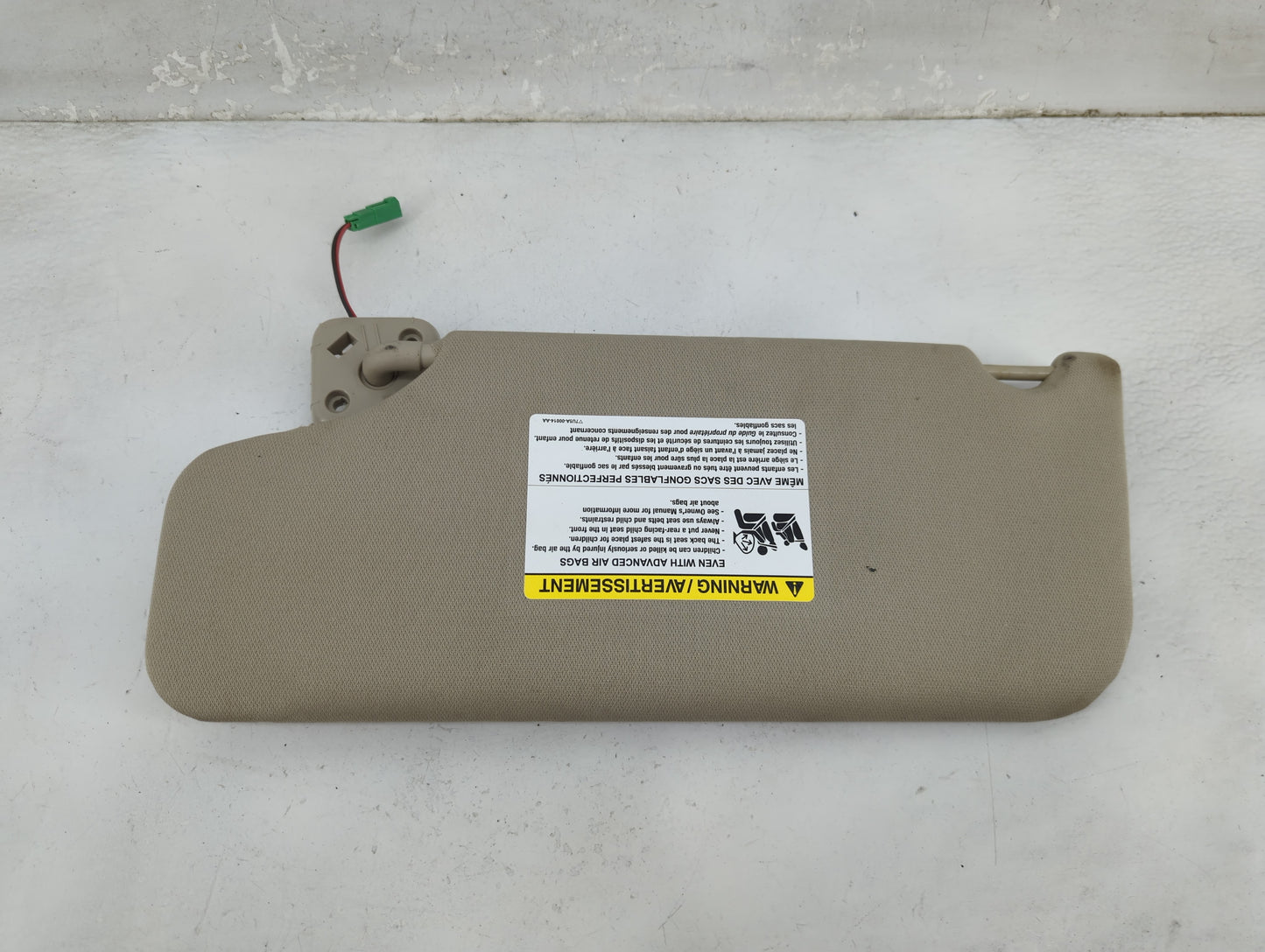 2010-2011 Ford Taurus Sun Visor Shade Replacement Passenger Right Mirror Fits Fits 2010 2011 OEM Used Auto Parts - Oemusedau