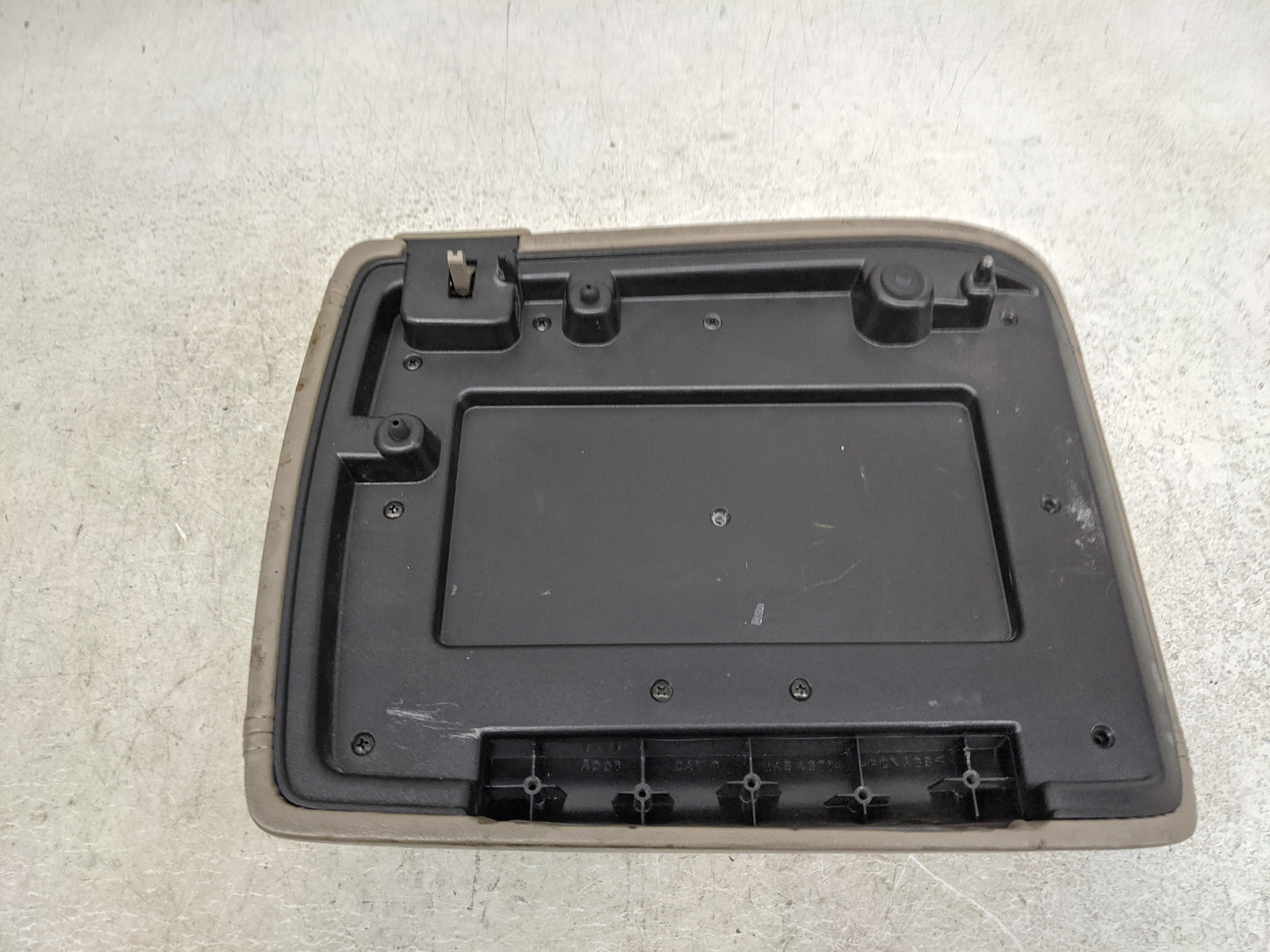 2003-2006 Gmc Yukon Center Console Armrest Cover Lid Fits Fits 2003 2004 2005 2006 OEM Used Auto Parts - Oemusedautoparts1.c
