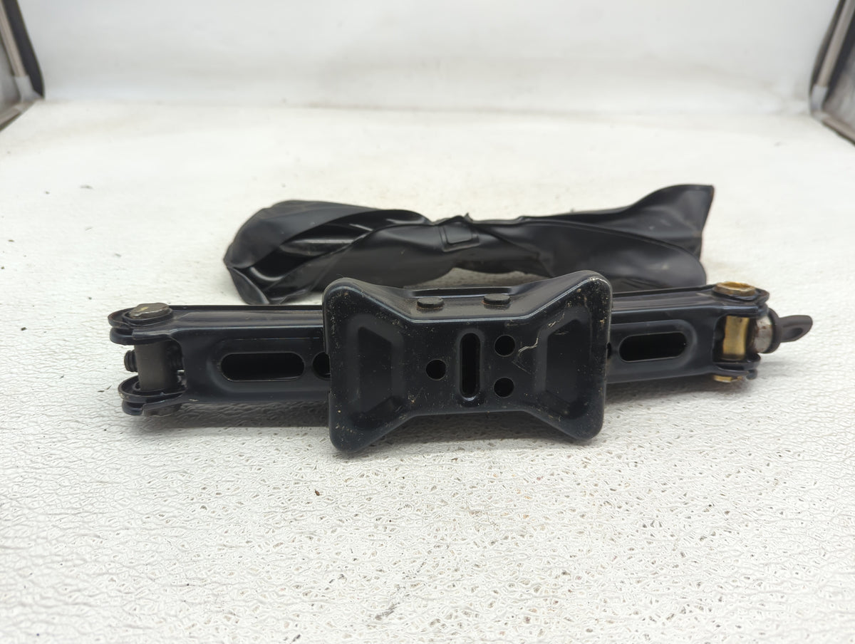 2006 Honda Accord Spare Scissor Car Jack 1048686 - Oemusedautoparts1.com