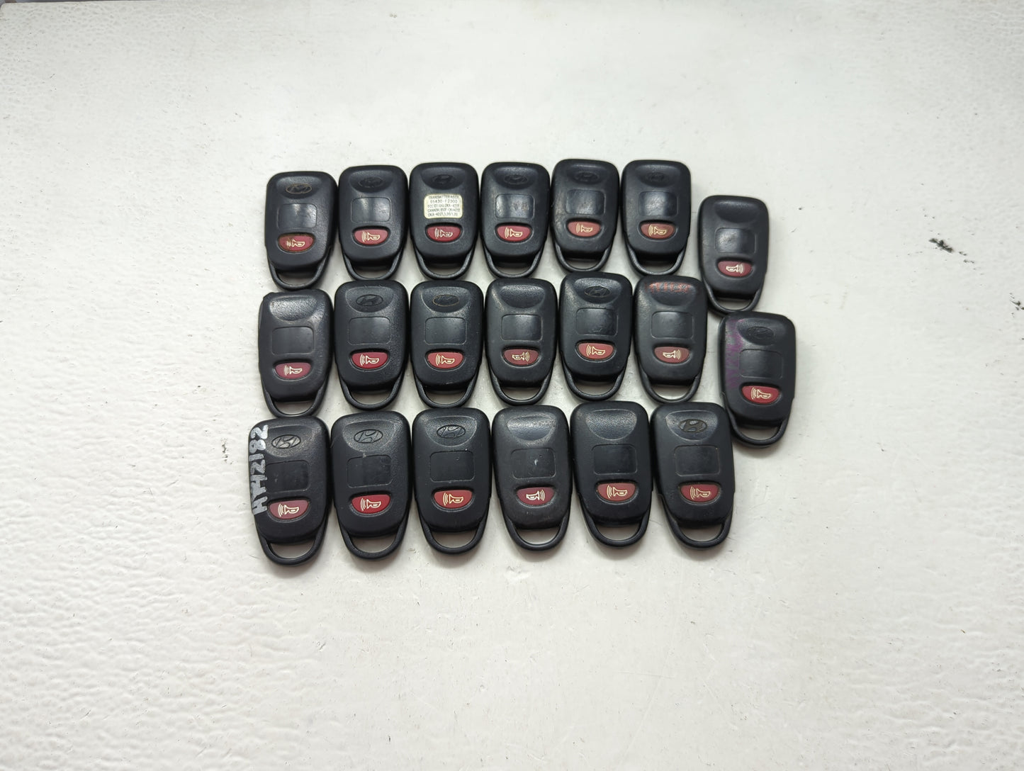 Lot of 20 Hyundai Keyless Entry Remote Fob UNKNOWN UNKNOWN 1476616 - Oemusedautoparts1.com