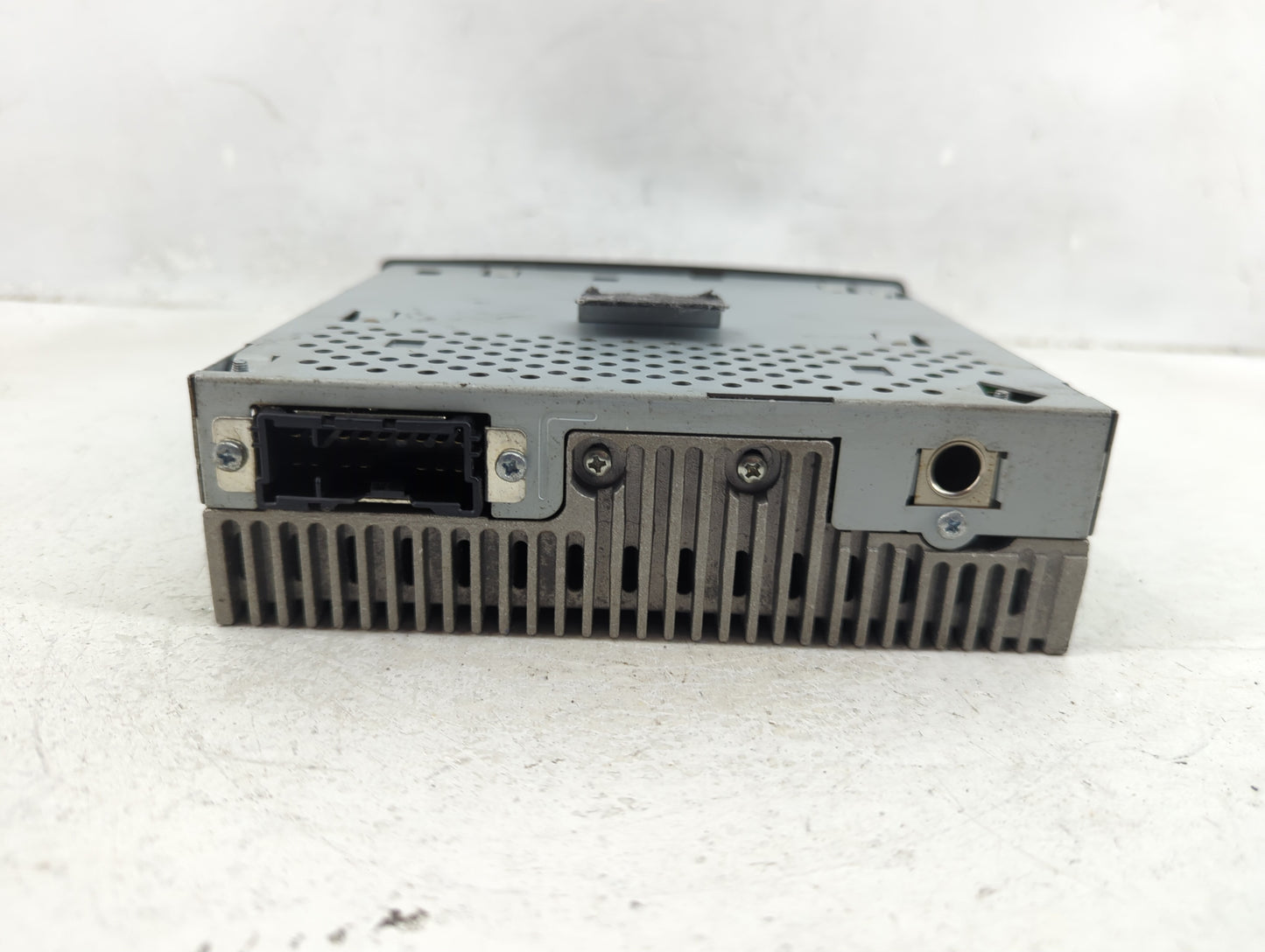 2000-2001 Hyundai Accent Radio AM FM Cd Player Receiver Replacement Fits Fits 2000 2001 OEM Used Auto Parts - Oemusedautopar
