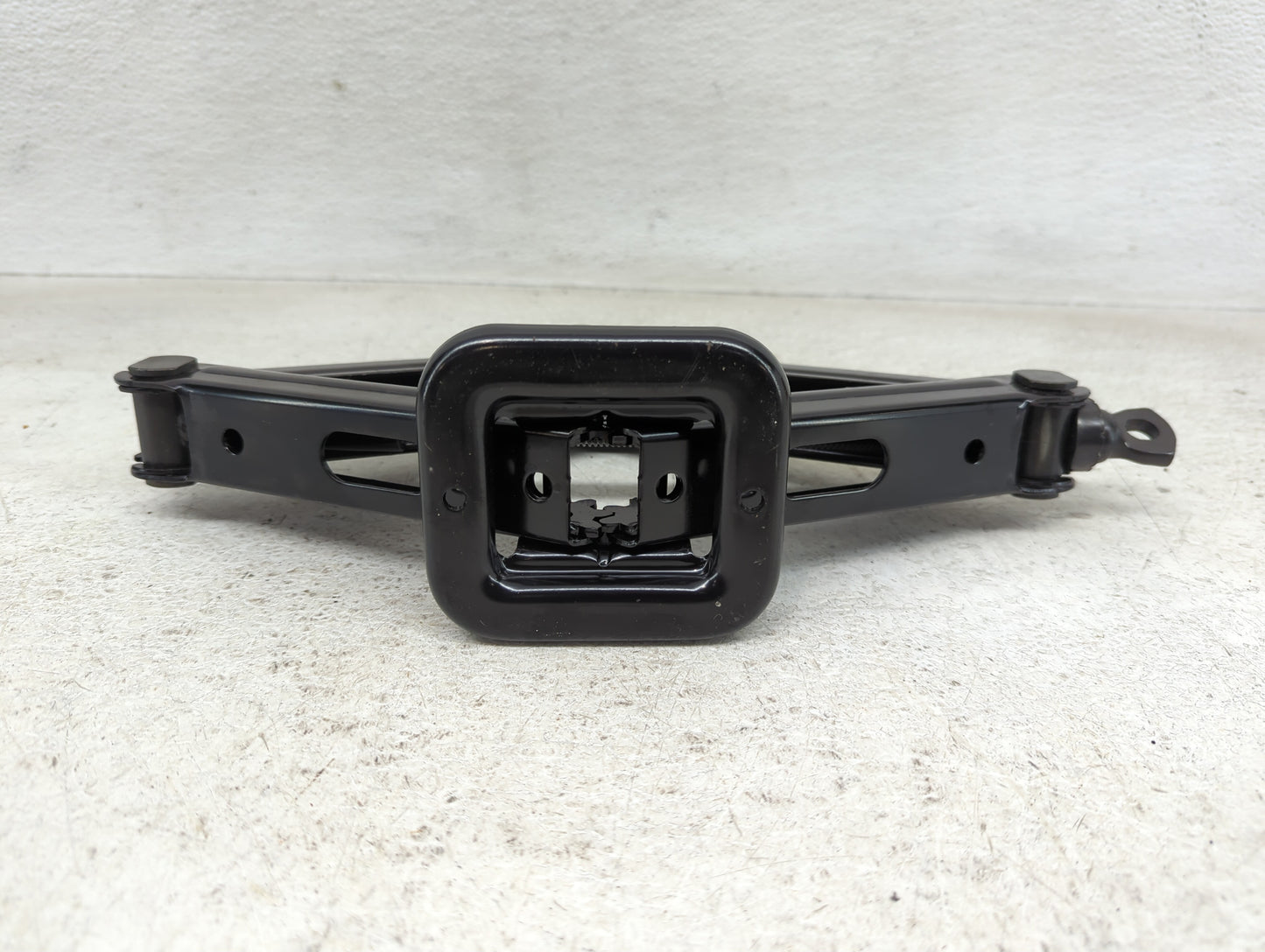 Hyundai Elantra Spare Scissor Car Jack 1145256 - Oemusedautoparts1.com