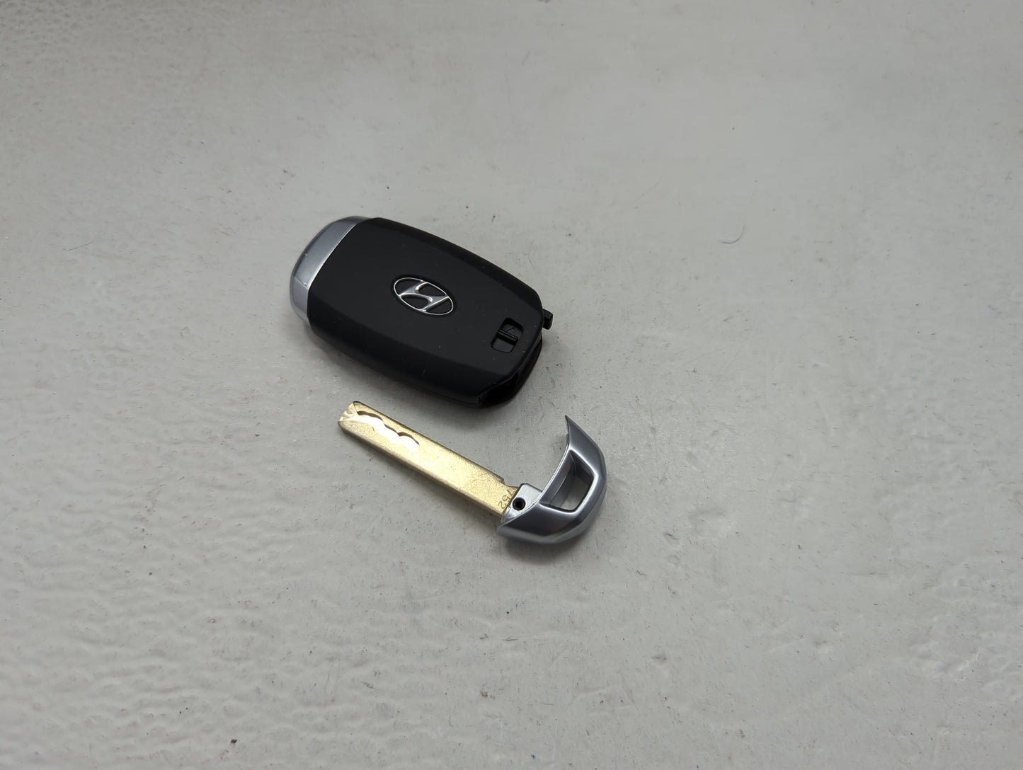 Hyundai Santa Fe Keyless Entry Remote Fob TQ8-FOB-4F19 95440-S2000 4 buttons - Oemusedautoparts1.com