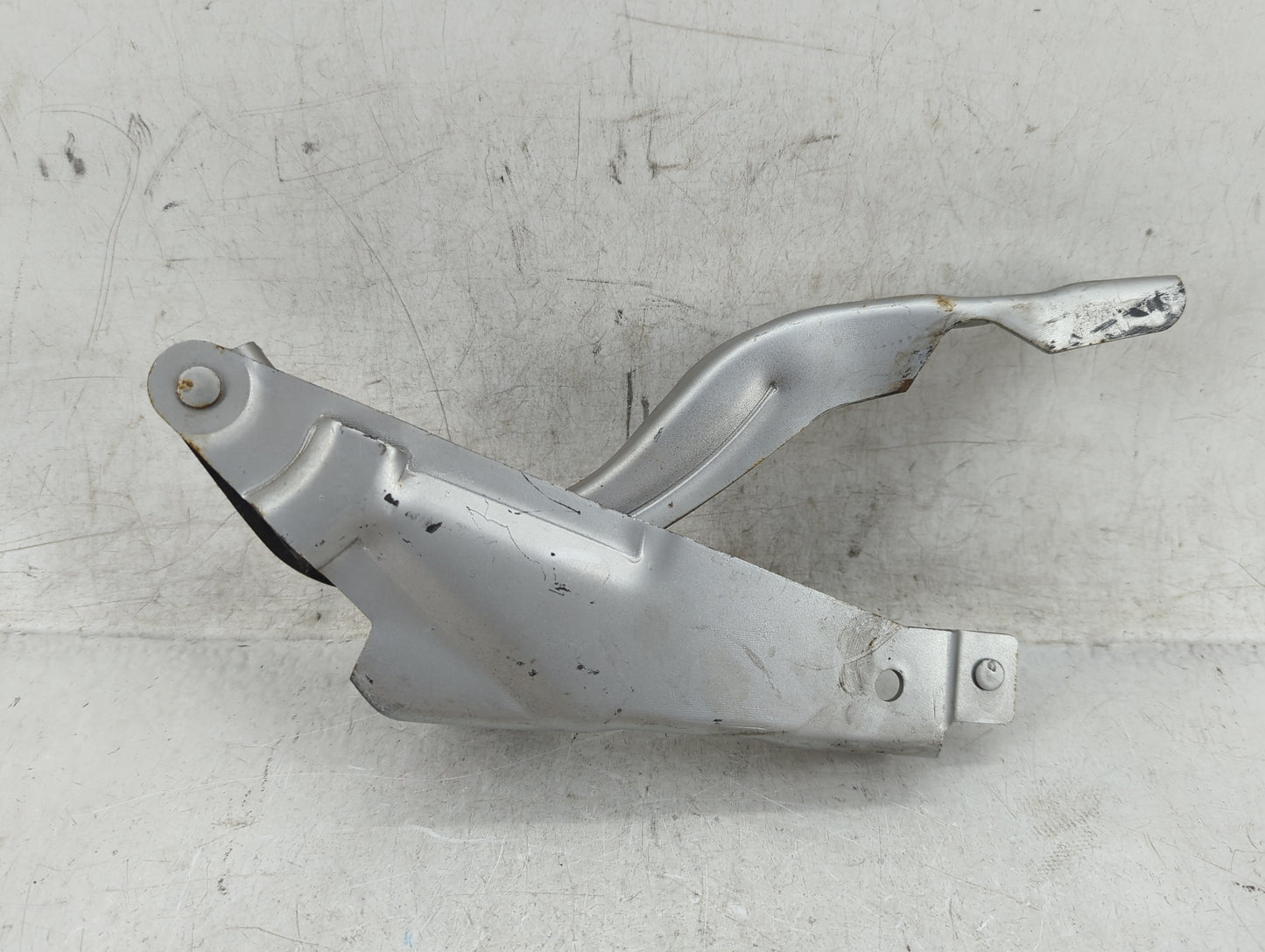 2011 Hyundai Sonata Passenger Hood Hinge 946827 - Oemusedautoparts1.com