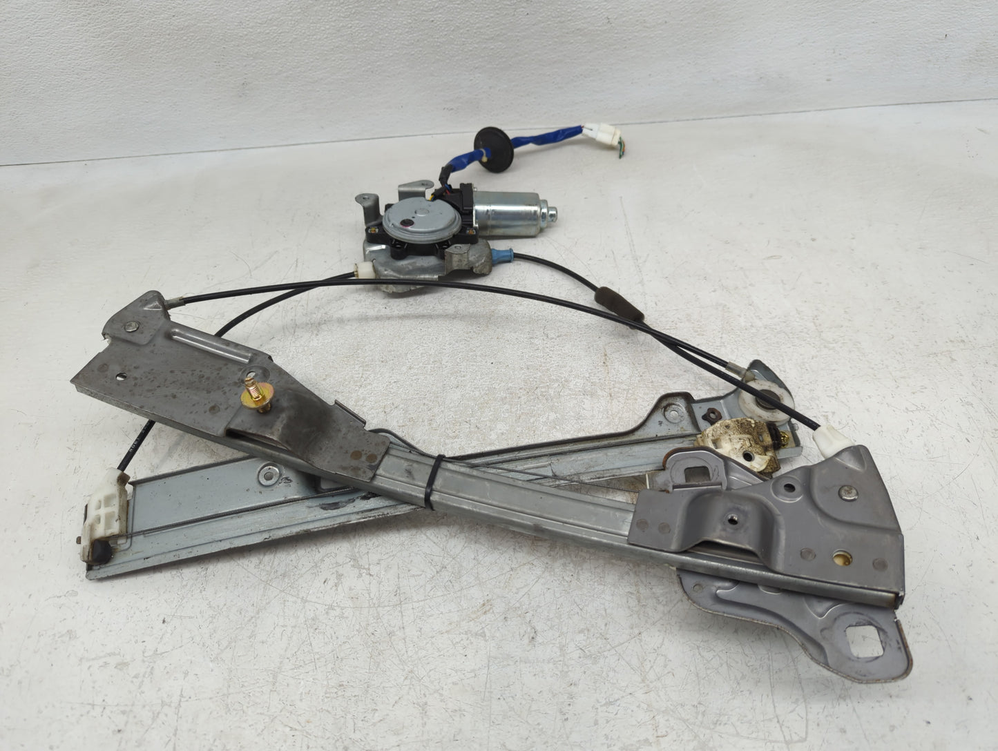 2003-2007 Infiniti G35 Passenger Front Right Power Window Motor - Oemusedautoparts1.com