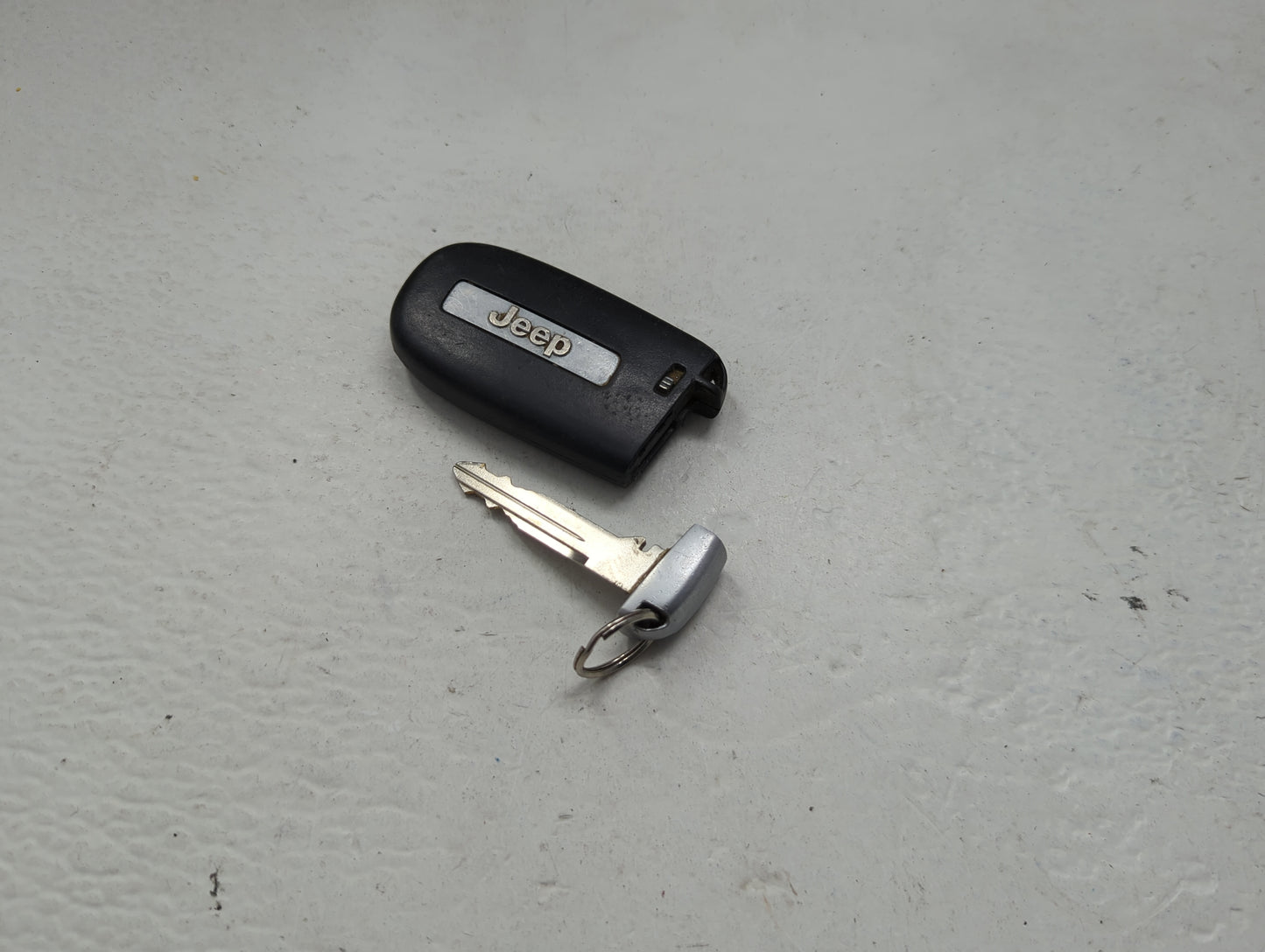 Jeep Keyless Entry Remote Fob M3N-40821302 05026676AH 5 buttons - Oemusedautoparts1.com