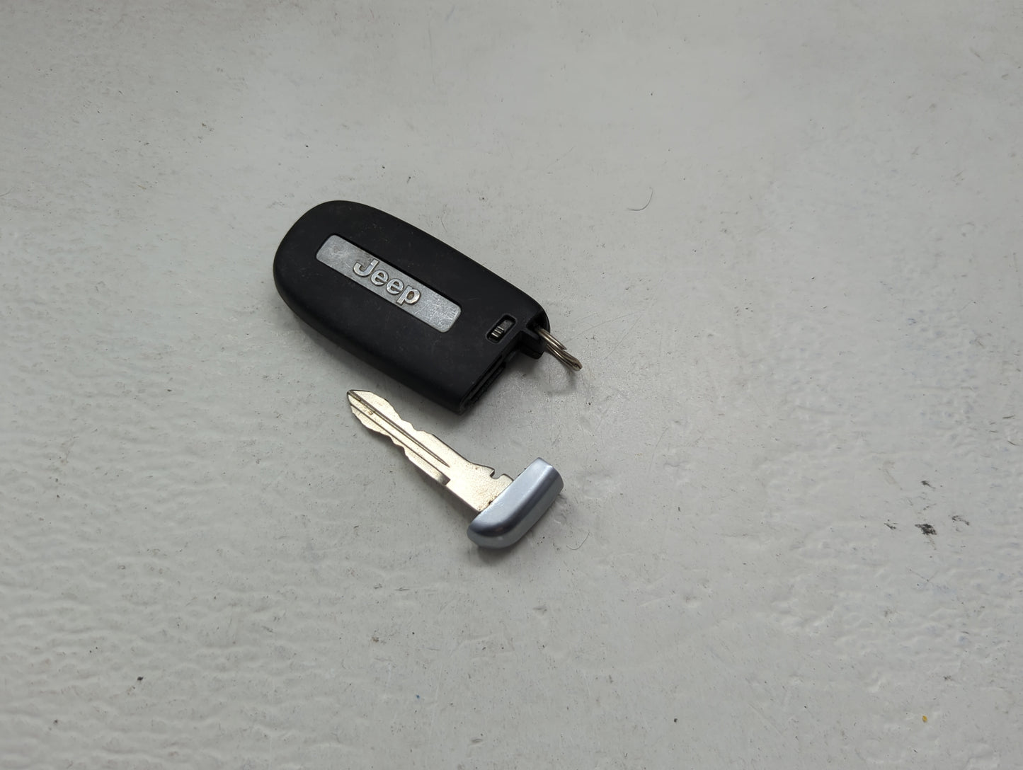 Jeep Keyless Entry Remote Fob M3N-40821302 68240167 5 buttons - Oemusedautoparts1.com