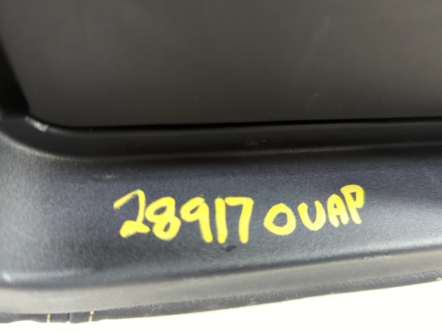 2014-2018 Jeep Cherokee Center Console Armrest Cover Lid Fits Fits 2014 2015 2016 2017 2018 OEM Used Auto Parts - Oemusedaut