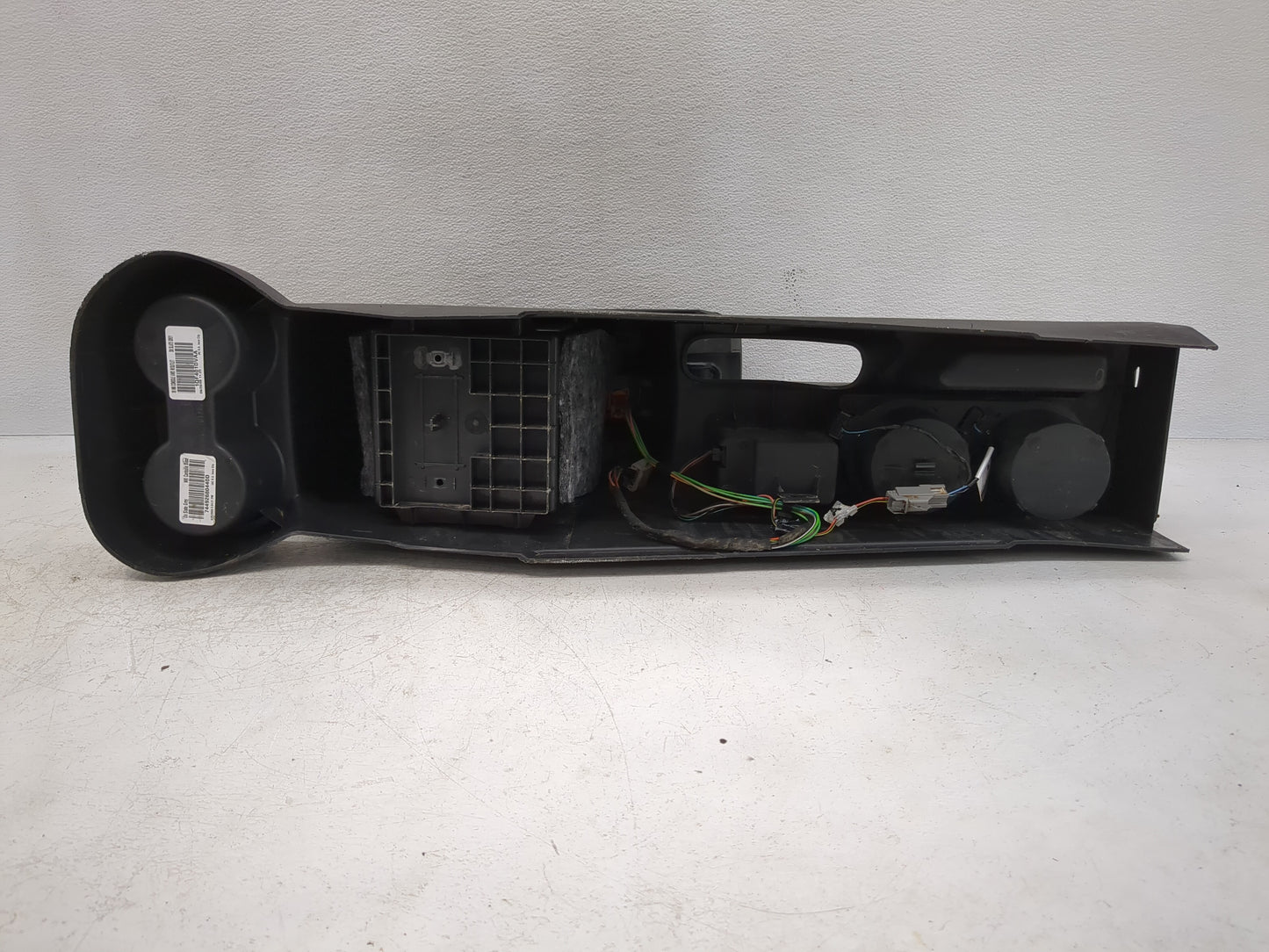 2009-2010 Jeep Compass Center Floor Console Fits Fits 2009 2010 OEM Used Auto Parts - Oemusedautoparts1.com