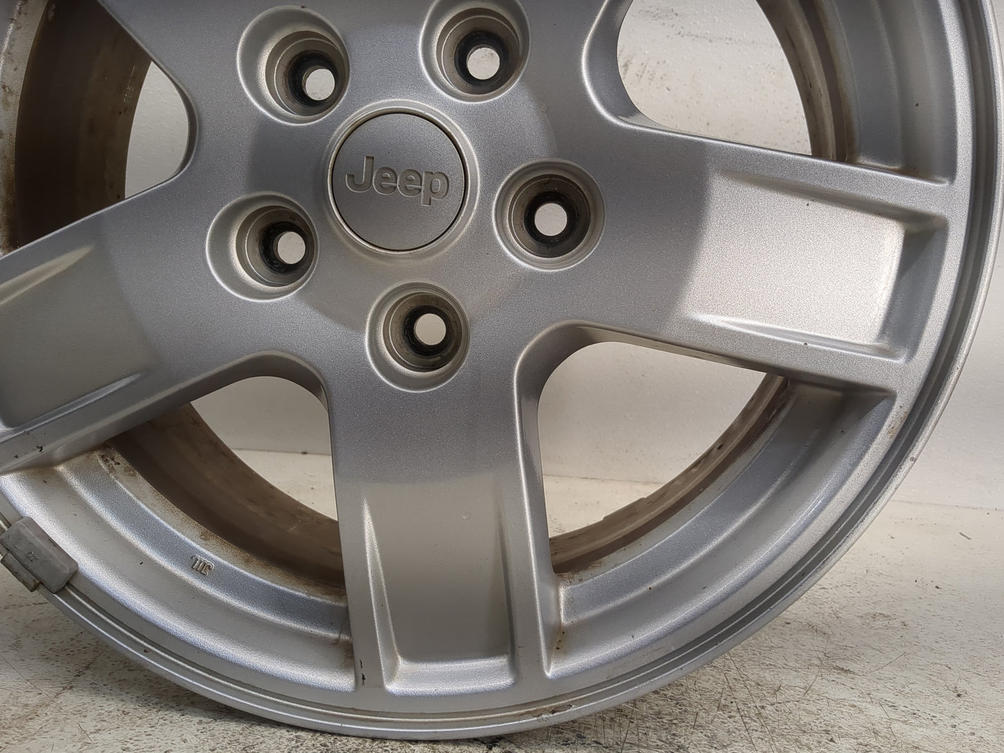 2005-2007 Jeep Grand Cherokee Oem Wheel Rim - Oemusedautoparts1.com