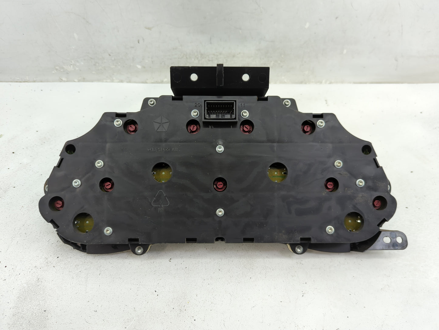 2003 Jeep Liberty Instrument Cluster Speedometer Gauges Fits OEM Used Auto Parts - Oemusedautoparts1.com