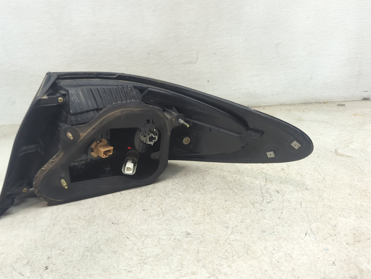 2002-2003 Lexus Es300 Tail Light Assembly Driver Left OEM Fits Fits 2002 2003 2004 OEM Used Auto Parts - Oemusedautoparts1.c