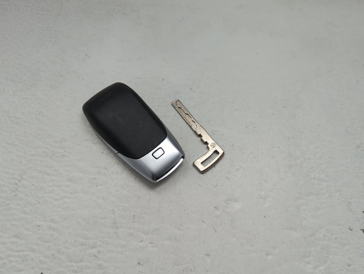 Mercedes-Benz Keyless Entry Remote Fob NBGDM3 A1779052108 Q01 3 buttons - Oemusedautoparts1.com