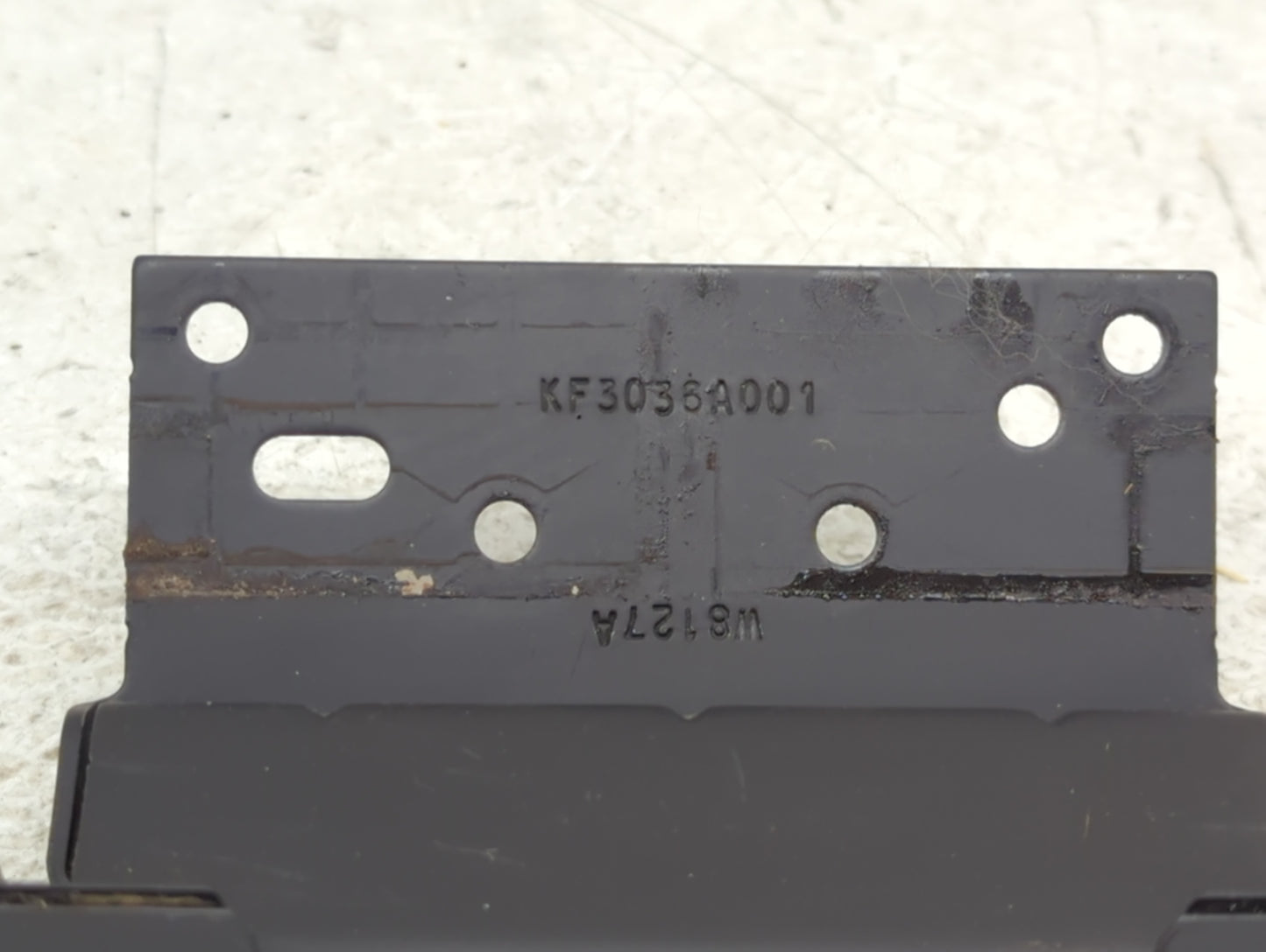 2008-2011 Mercury Mariner Center Console Armrest Cover Lid Fits Fits 2008 2009 2010 2011 OEM Used Auto Parts - Oemusedautopa