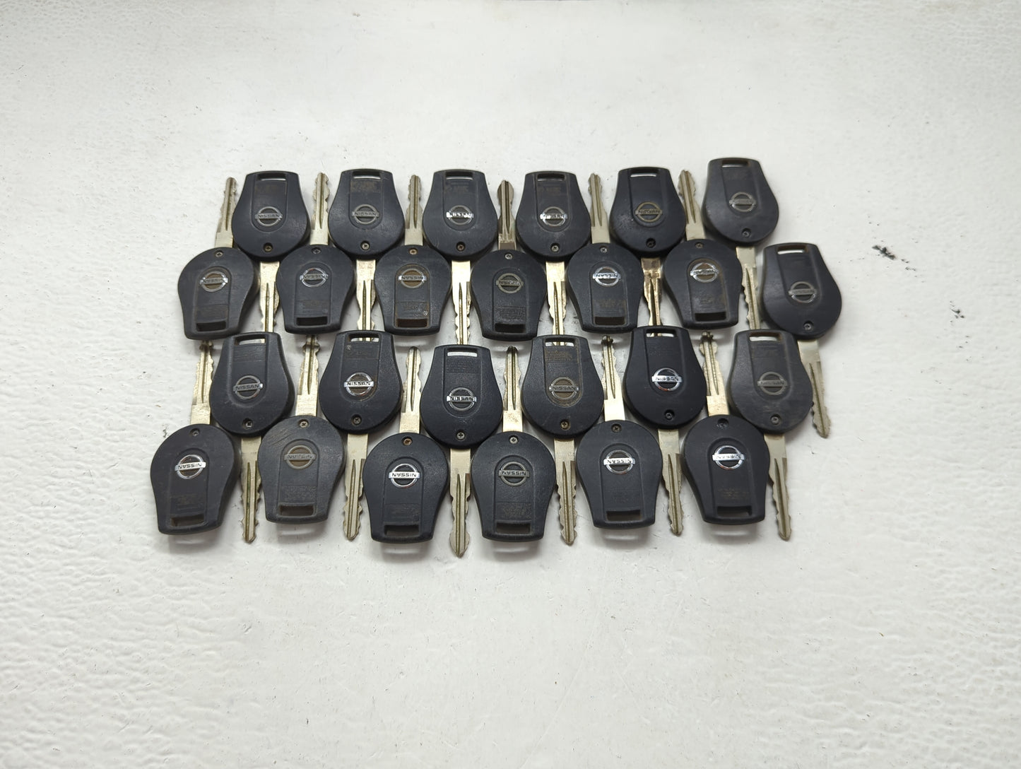 Lot of 25 Nissan Keyless Entry Remote Fob MIXED FCC IDS 1476587 - Oemusedautoparts1.com