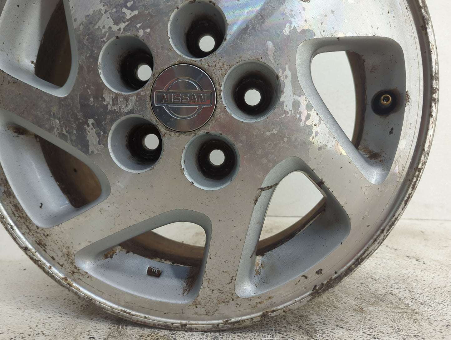 1995-1999 Nissan Maxima Oem Wheel Rim 1104880 - Oemusedautoparts1.com