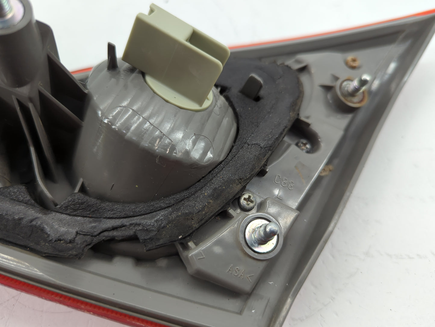 2009 Nissan Rogue Driver Left Side Tail Light Taillight Deck Lid Mounted - Oemusedautoparts1.com
