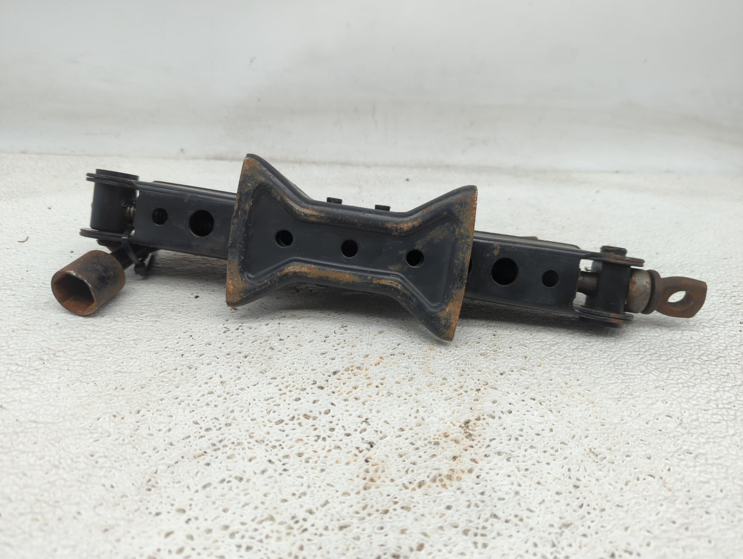 2015 Nissan Sentra Spare Scissor Car Jack 1055196 - Oemusedautoparts1.com