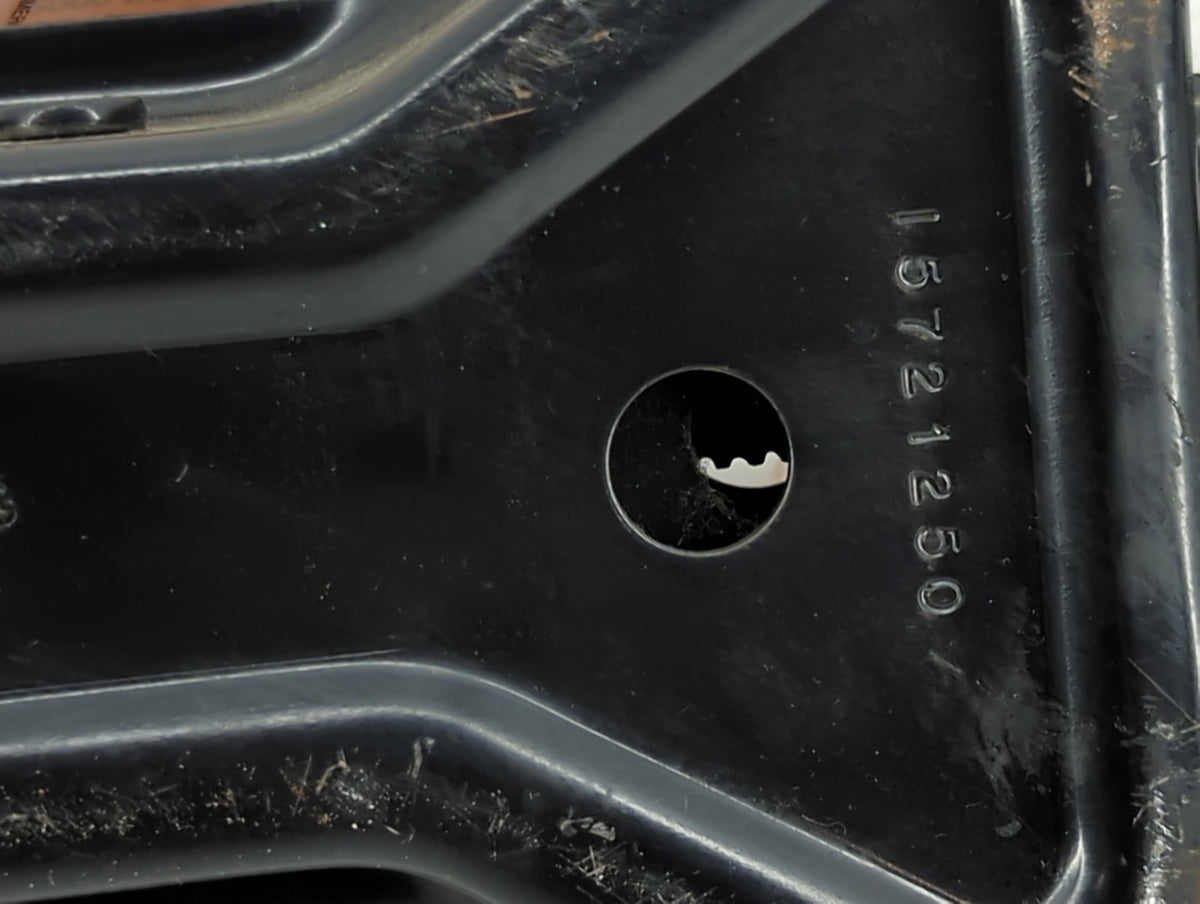 2000 Oldsmobile Bravada Spare Scissor Car Jack 1120728 - Oemusedautoparts1.com