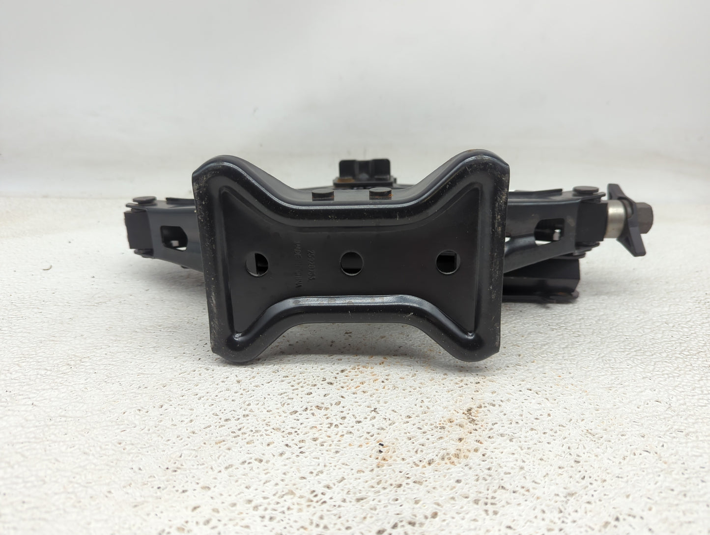 2009 Pontiac G6 Spare Scissor Car Jack 1067307 - Oemusedautoparts1.com