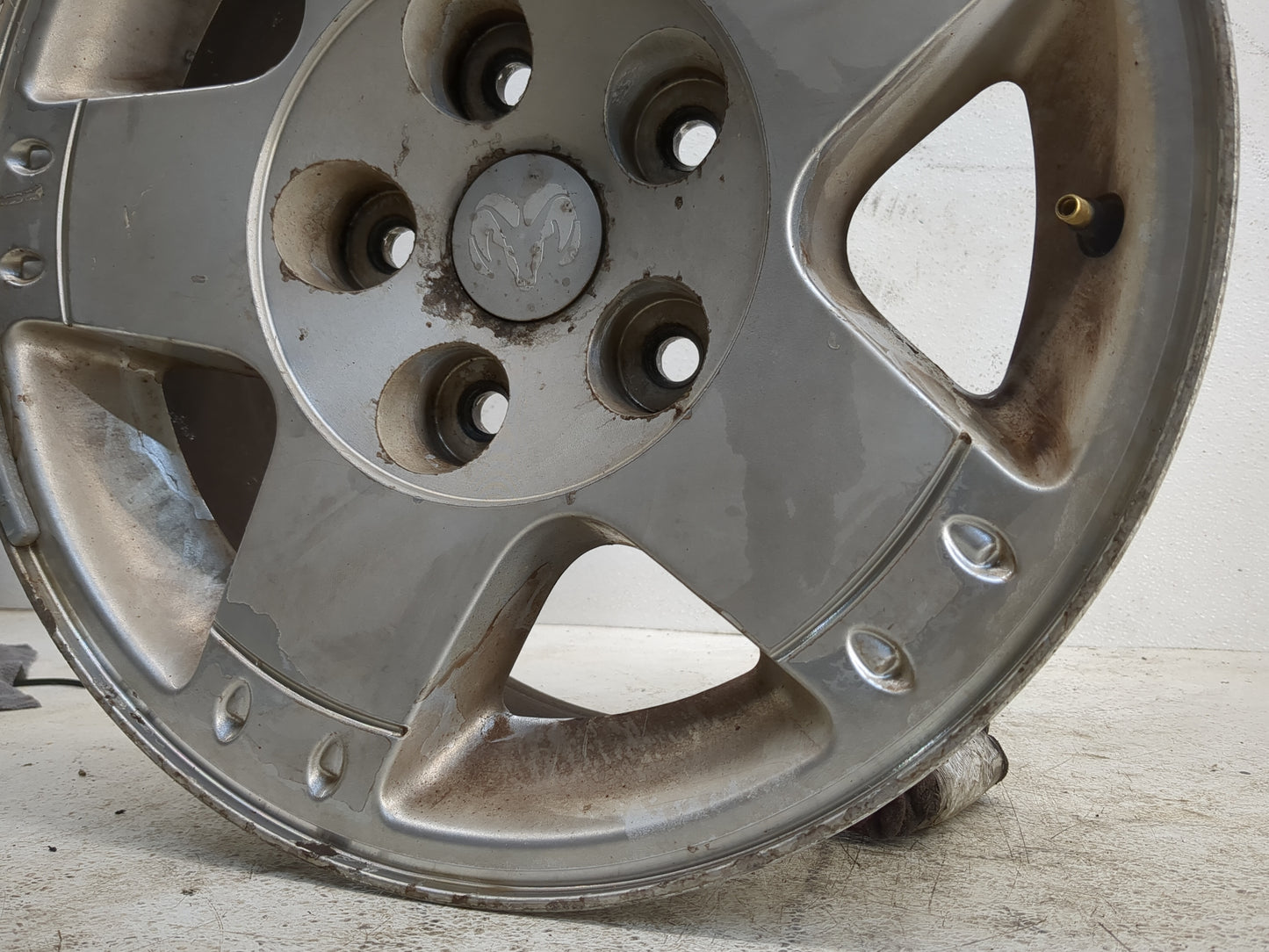 Ram 1500 Oem Wheel Rim 1148742 - Oemusedautoparts1.com