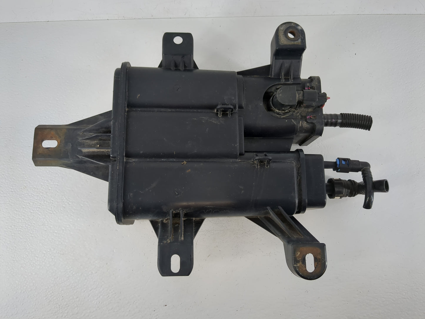 2009 Saturn Vue Fuel Vapor Charcoal Canister 1124069 - Oemusedautoparts1.com