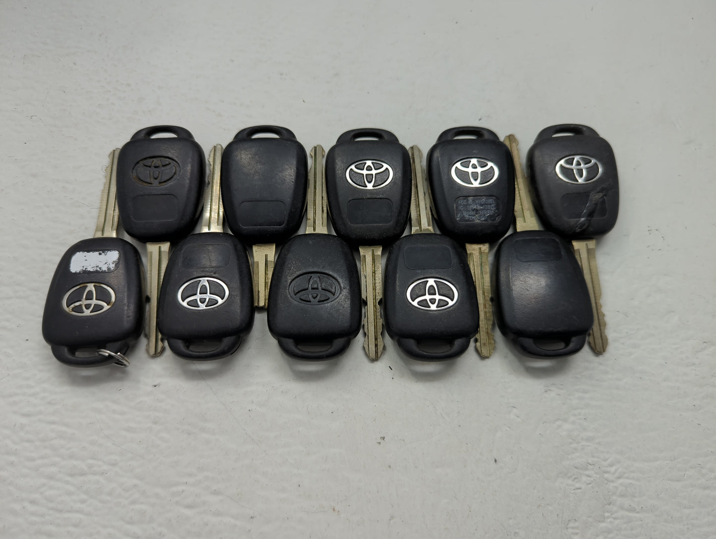 Lot of 10 Toyota Keyless Entry Remote Fob MIXED FCC IDS MIXED PART - Oemusedautoparts1.com