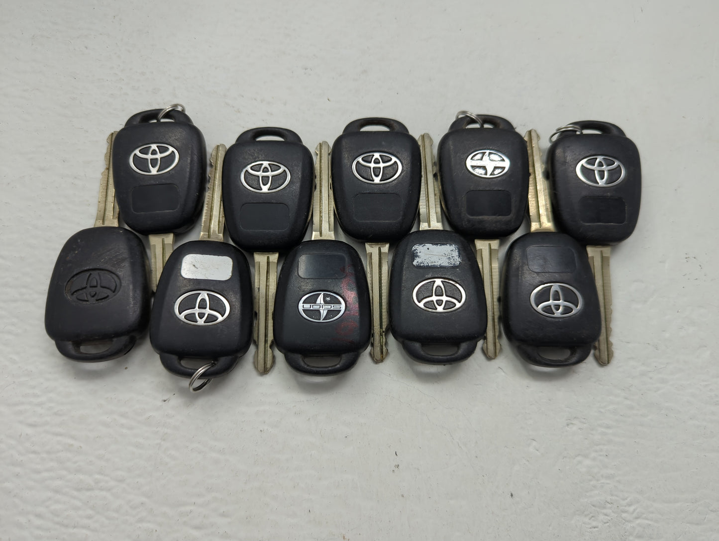 Lot of 10 Toyota Keyless Entry Remote Fob MIXED FCC IDS MIXED PART - Oemusedautoparts1.com