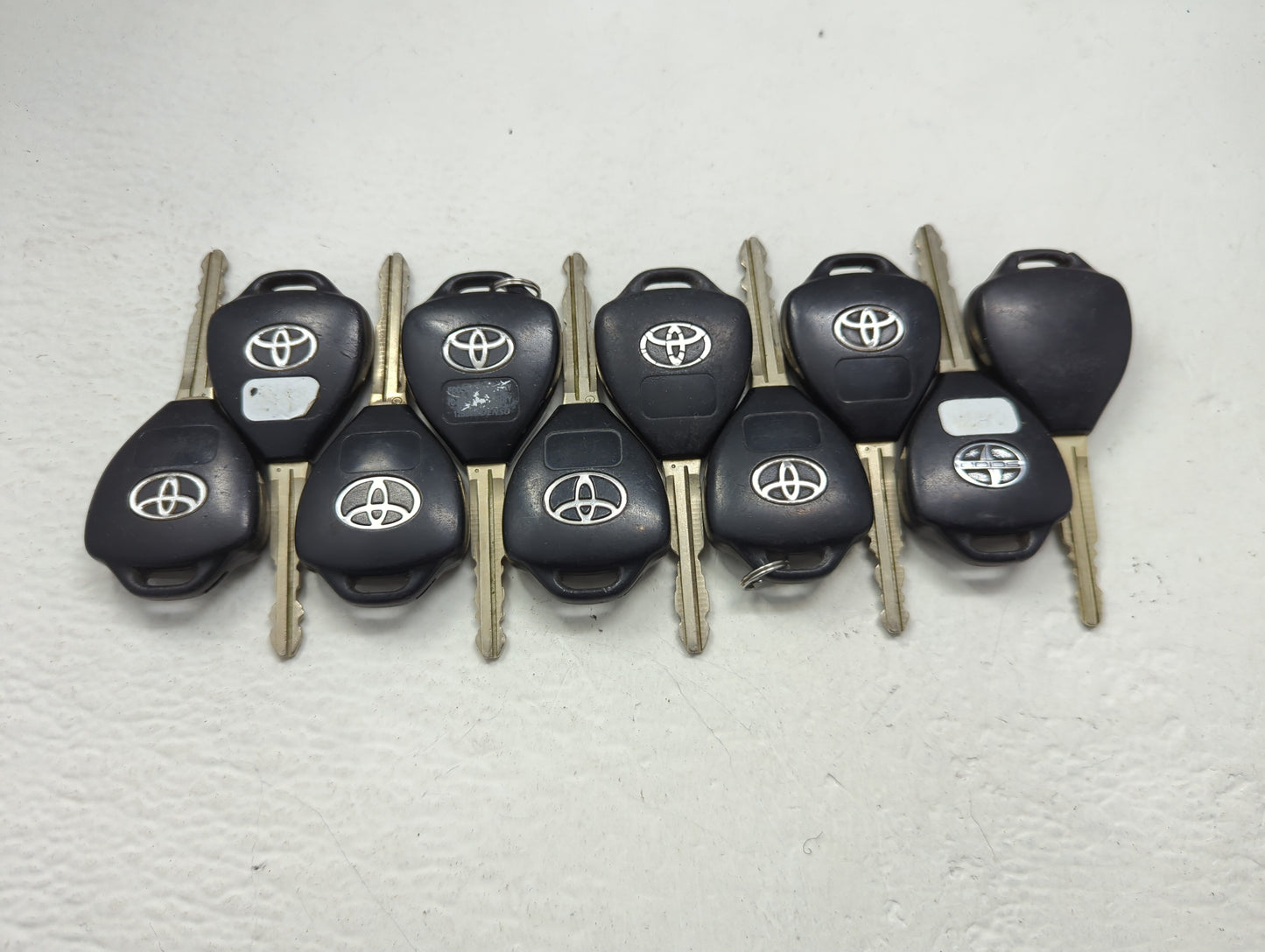 Lot of 10 Toyota Keyless Entry Remote Fob MIXED FCC IDS MIXED PART - Oemusedautoparts1.com
