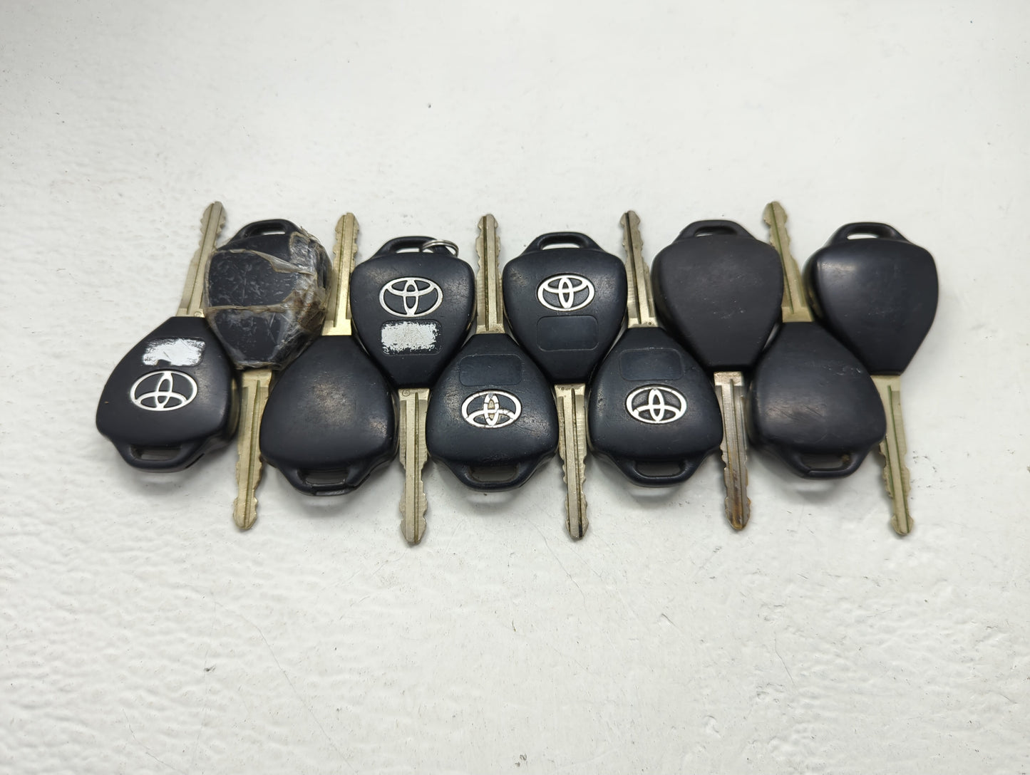 Lot of 10 Toyota Keyless Entry Remote Fob MIXED FCC IDS MIXED PART - Oemusedautoparts1.com