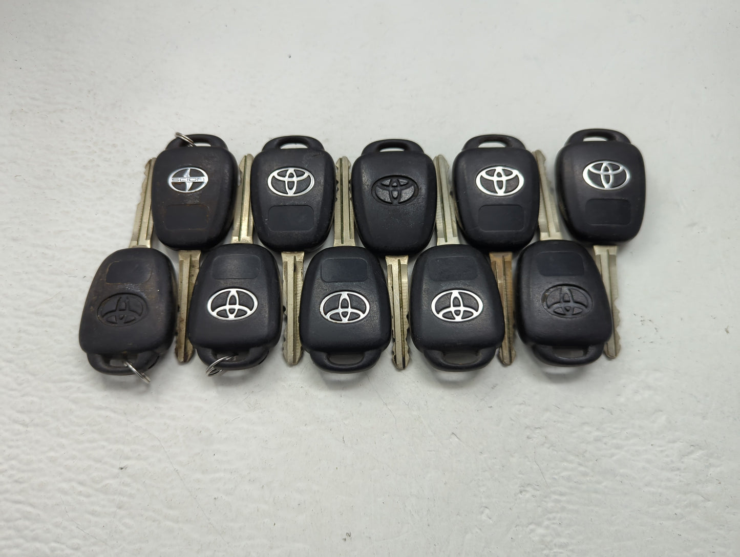 Lot of 10 Toyota Keyless Entry Remote Fob MIXED FCC IDS MIXED PART - Oemusedautoparts1.com