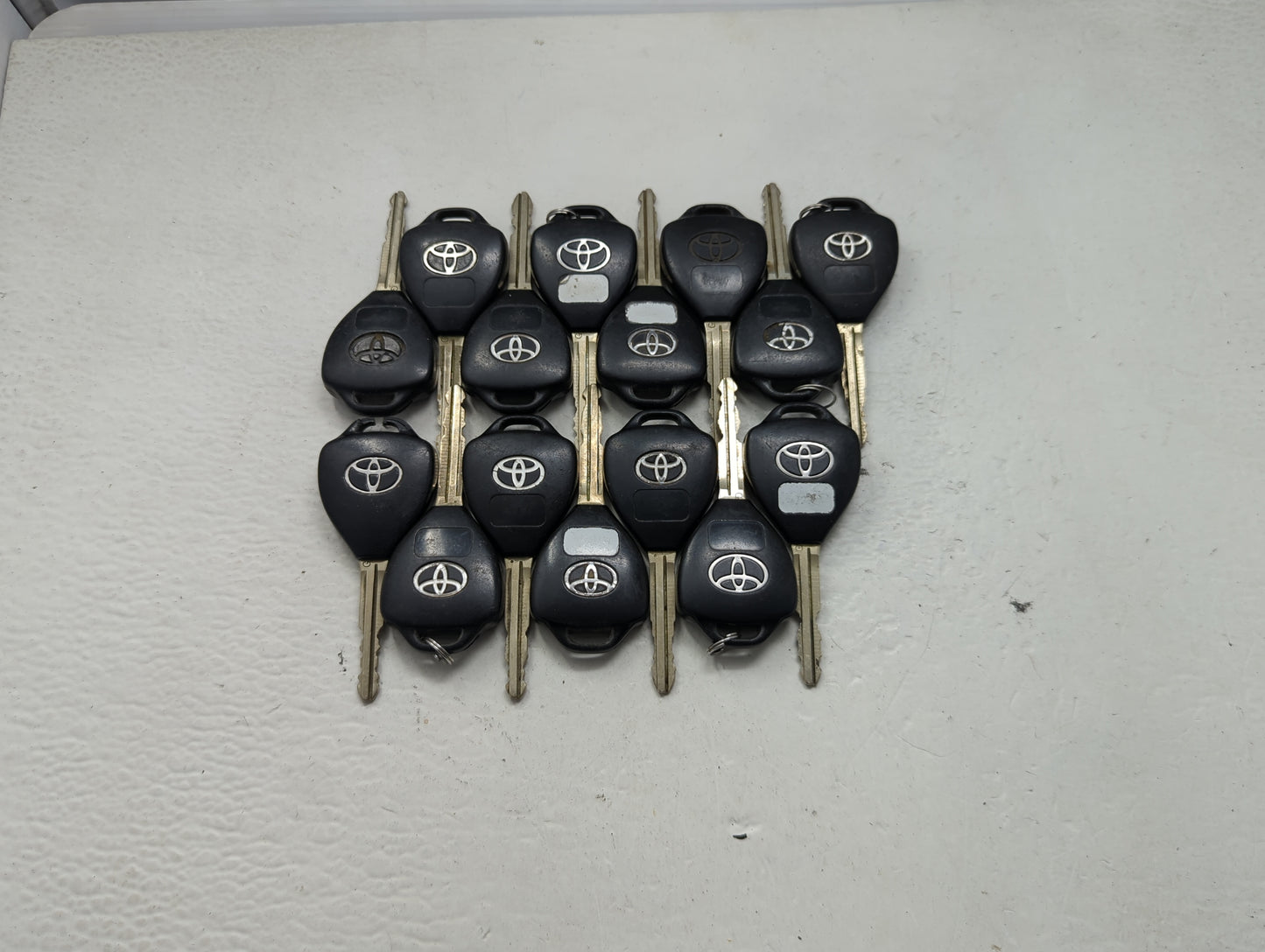 Lot of 15 Toyota Keyless Entry Remote Fob MIXED FCC IDS 1473601 - Oemusedautoparts1.com