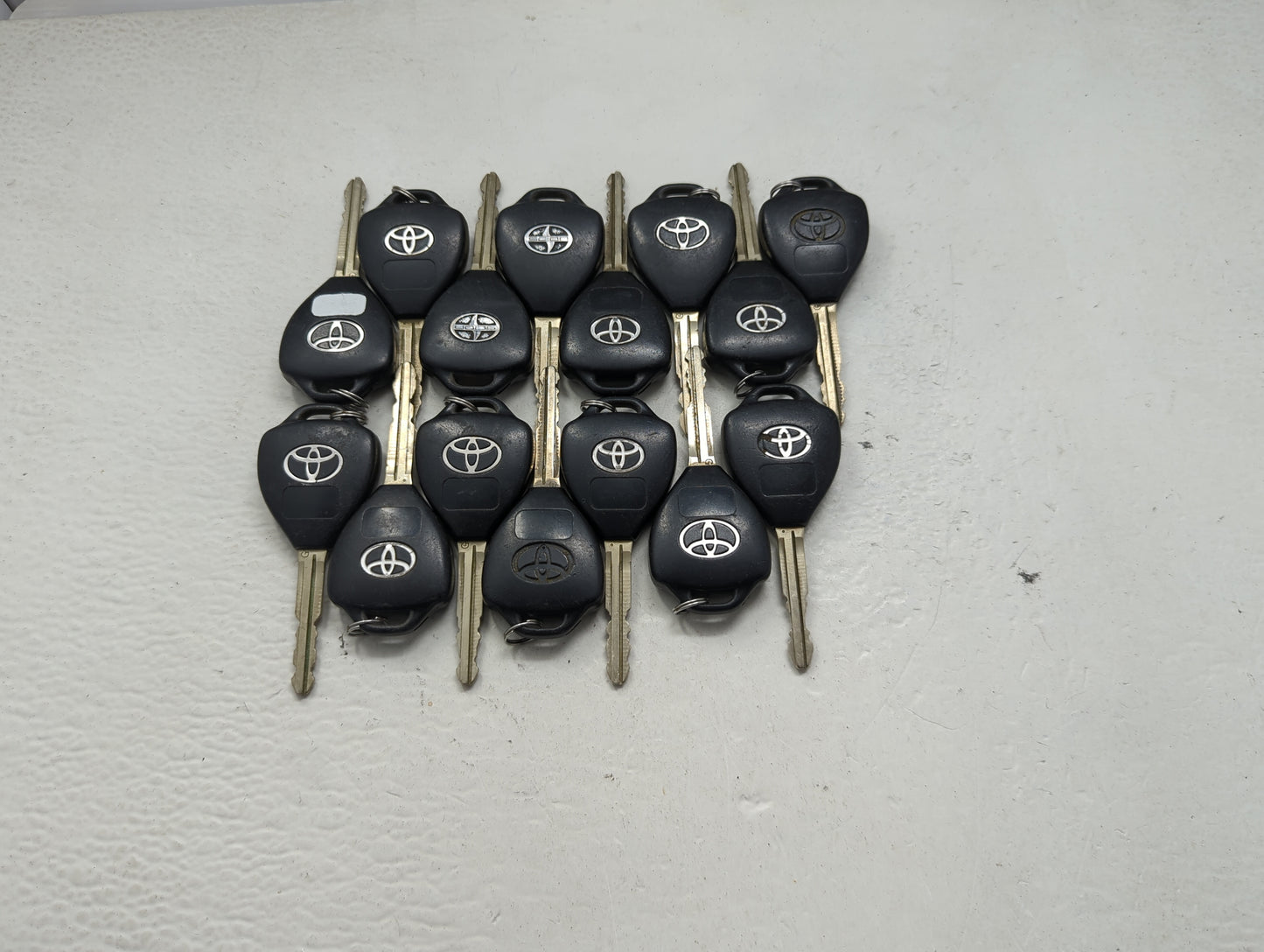 Lot of 15 Toyota Keyless Entry Remote Fob MIXED FCC IDS 1473643 - Oemusedautoparts1.com