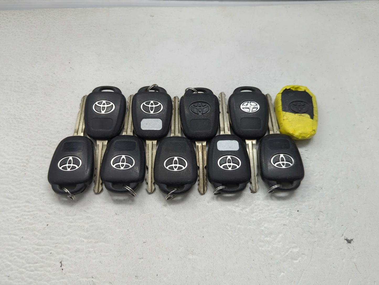 Lot of 10 Toyota Keyless Entry Remote Fob MIXED FCC IDS 1473662 - Oemusedautoparts1.com