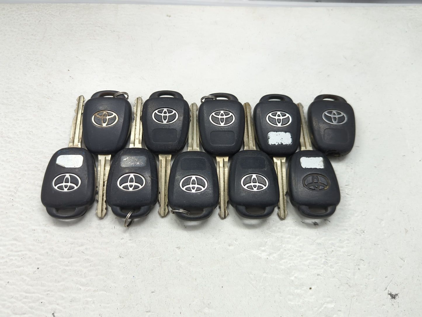 Lot of 10 Toyota Keyless Entry Remote Fob MIXED FCC IDS 1473663 - Oemusedautoparts1.com