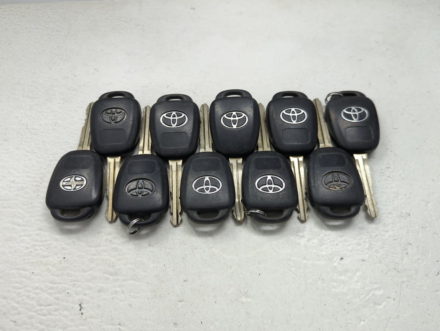 Lot of 10 Toyota Keyless Entry Remote Fob MIXED FCC IDS 1473665 - Oemusedautoparts1.com