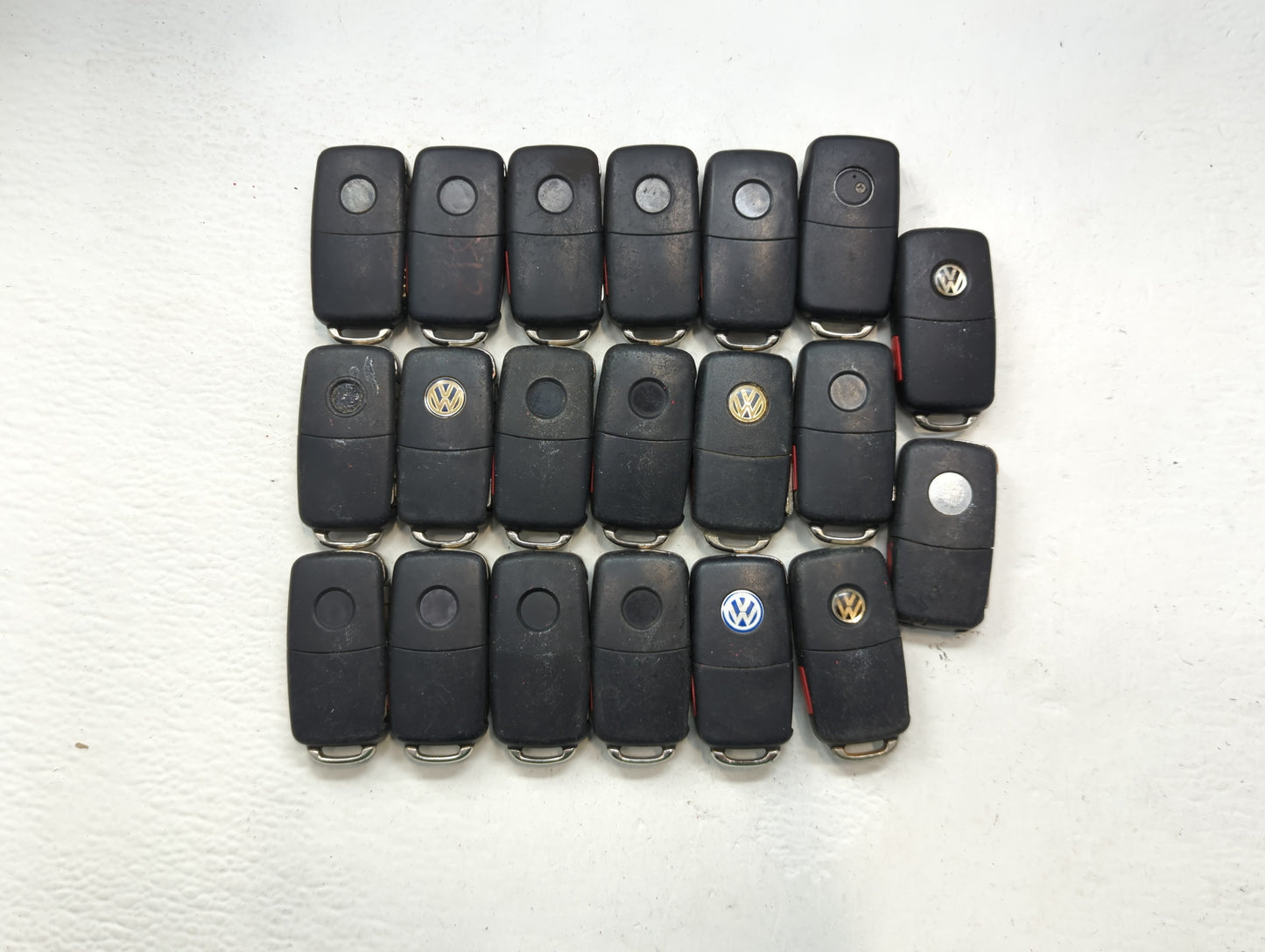 Lot of 20 Volkswagen Keyless Entry Remote Fob MIXED FCC IDS MIXED PART - Oemusedautoparts1.com