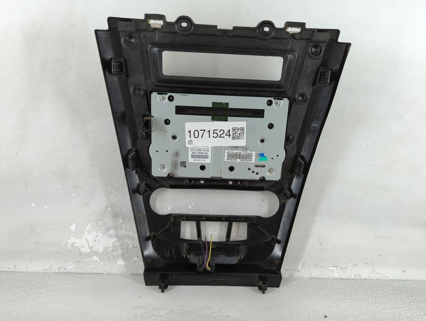 2010-2012 Ford Fusion Radio AM FM Cd Player Receiver Replacement P/N:9E5T-18A802-AE Fits Fits 2010 2011 2012 OEM Used Auto Parts - Oemusedautoparts1.com
