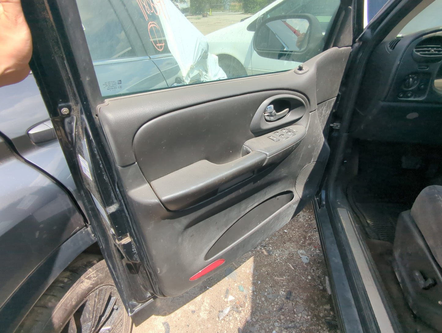 2006 Chevrolet Trailblazer Front Left Driver Interior Door Panel Trim - Oemusedautoparts1.com