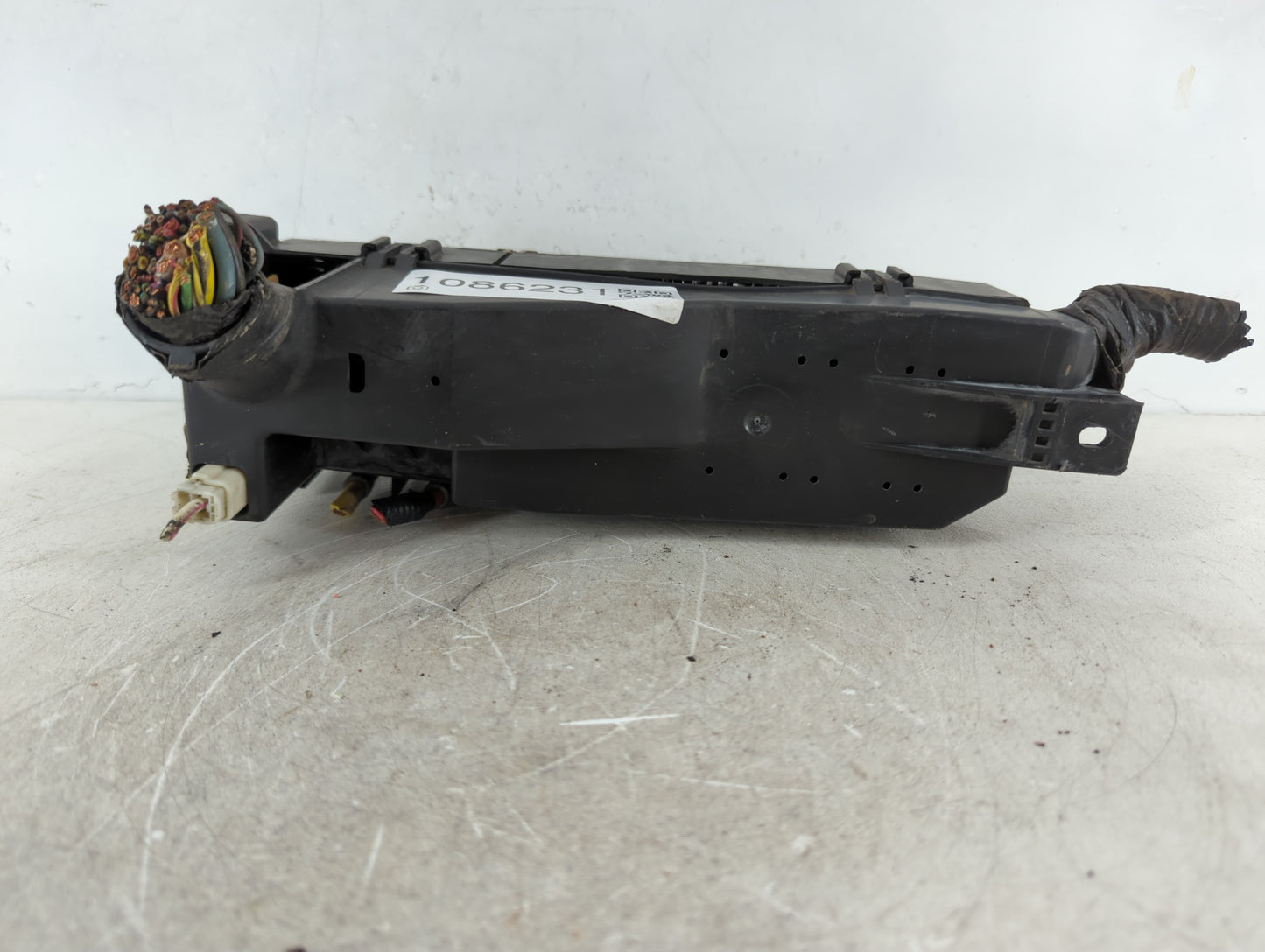 2005-2006 Mazda Tribute Fusebox Fuse Box Panel Relay Module P/N:90293 Fits Fits 2005 2006 OEM Used Auto Parts - Oemusedautoparts1.com