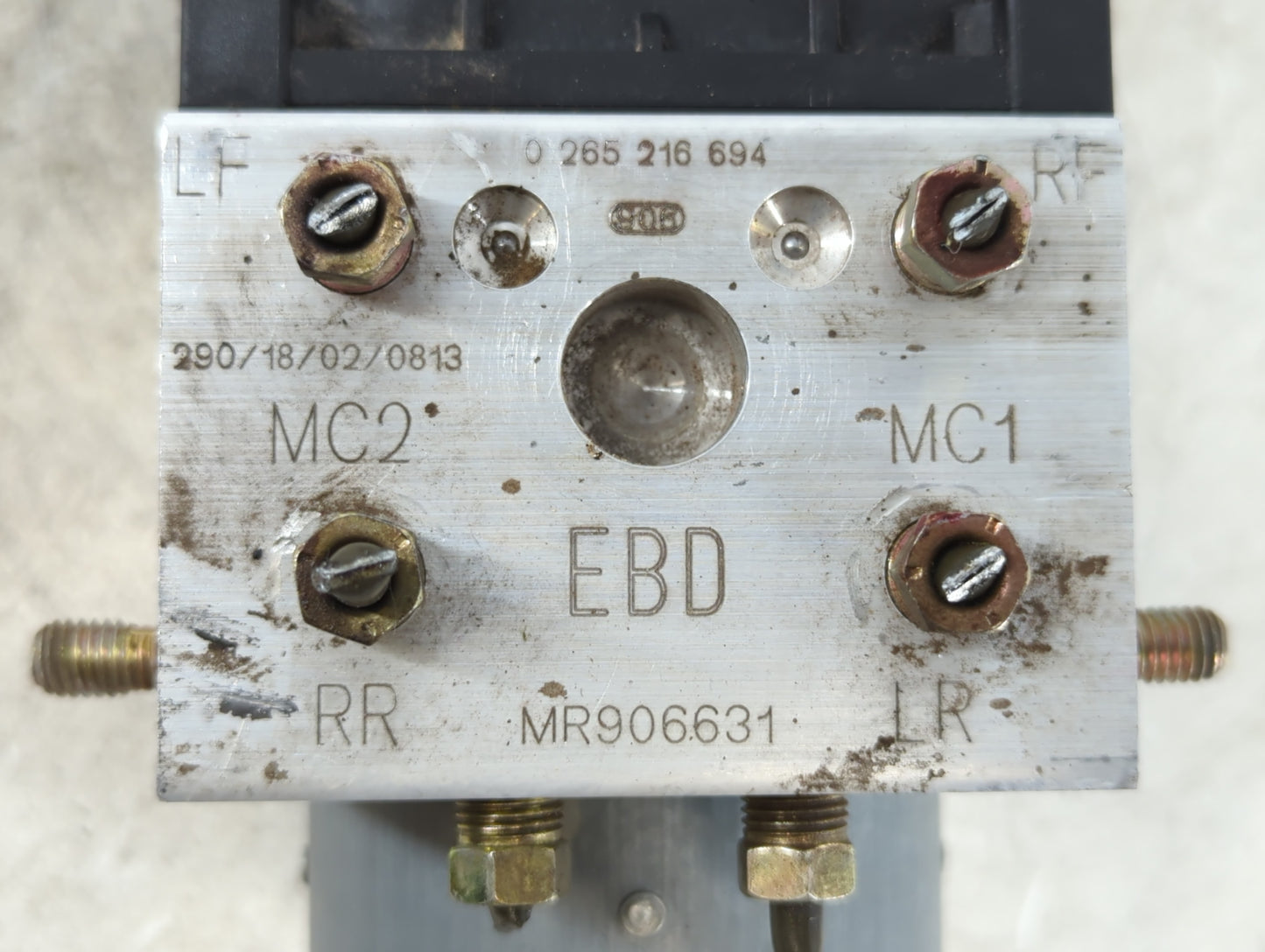 2002-2004 Mitsubishi Diamante ABS Pump Control Module Replacement P/N:MR906631 Fits Fits 2002 2003 2004 OEM Used Auto Parts