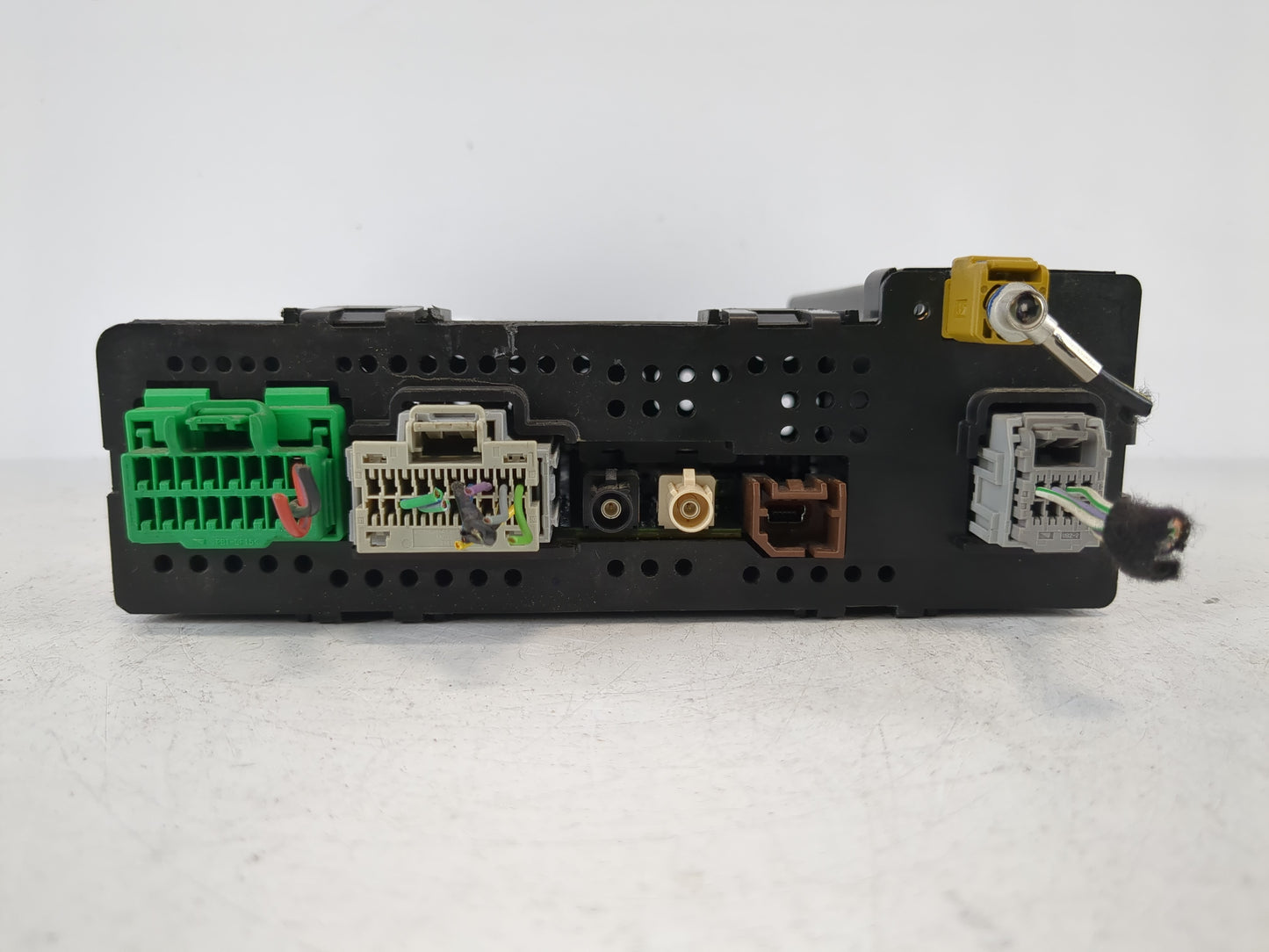2017 Gmc Yukon Radio AM FM Cd Player Receiver Replacement P/N:84222871 Fits Fits 2018 OEM Used Auto Parts - Oemusedautoparts1.com