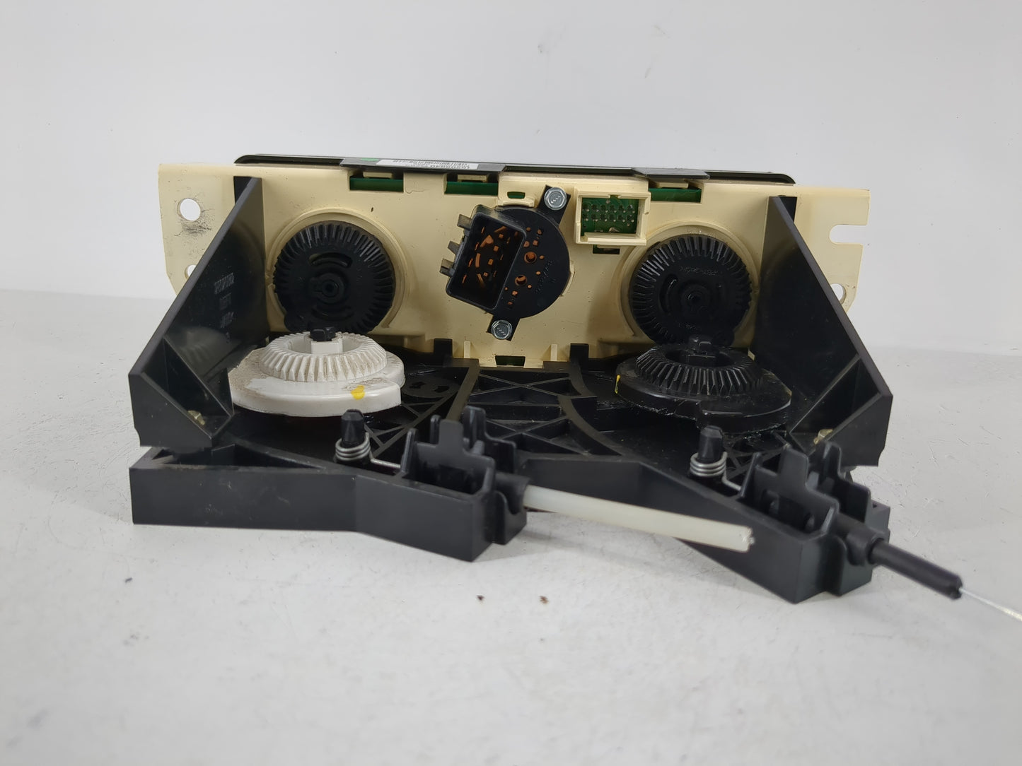 2006-2007 Saturn Ion Climate Control Module Temperature AC/Heater Replacement P/N:15208640 Fits Fits 2006 2007 OEM Used Auto Parts