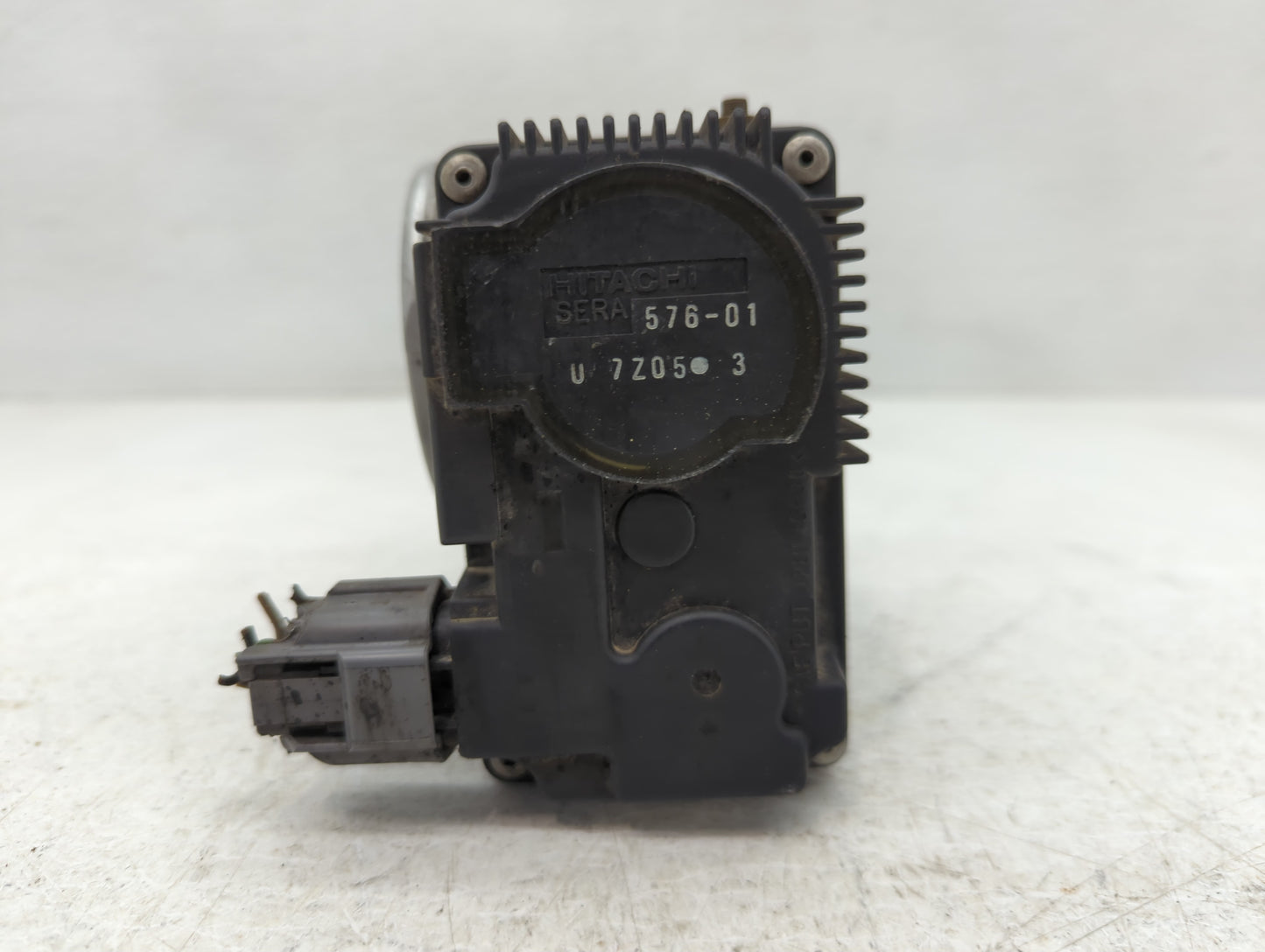 2002-2004 Infiniti Q45 Throttle Body P/N:576-01 Fits Fits 2002 2003 2004 OEM Used Auto Parts