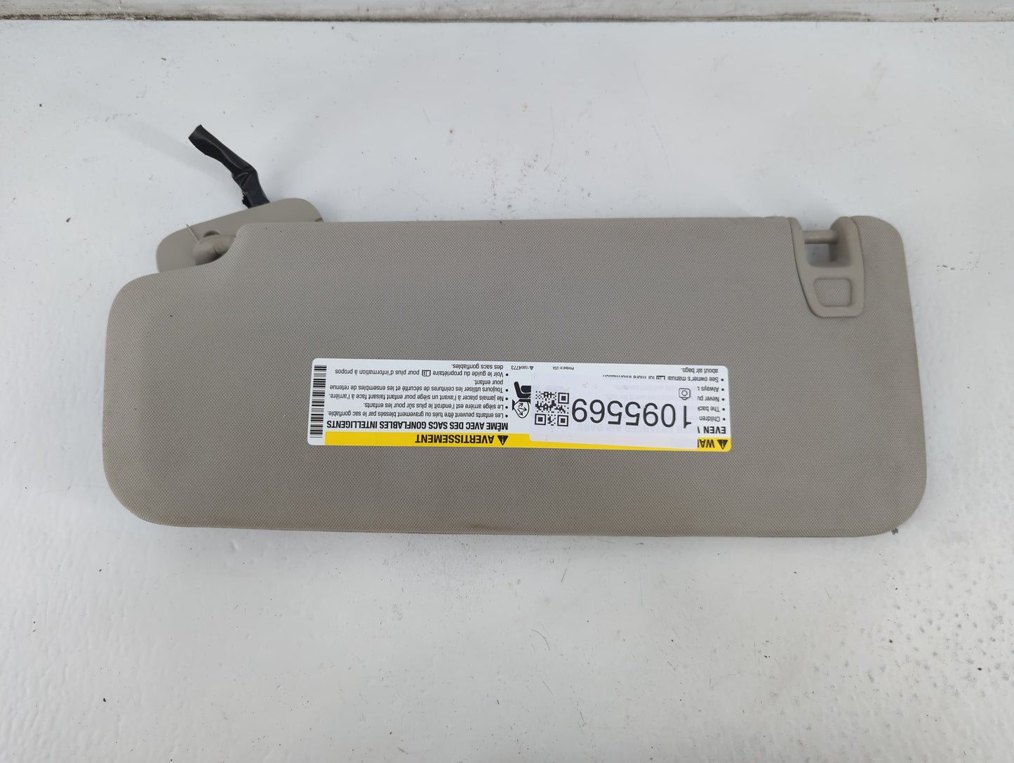 2007-2013 Chevrolet Silverado 1500 Sun Visor Shade Replacement Passenger Right Mirror Fits OEM Used Auto Parts