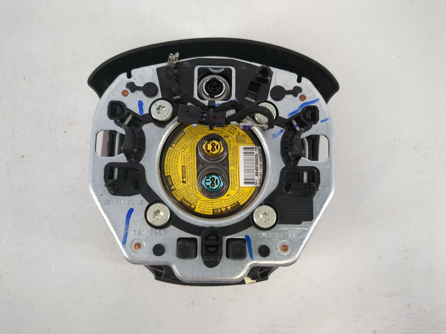 2014-2018 Jeep Cherokee Air Bag Driver Left Steering Wheel Mounted P/N:NB45F350029 Fits Fits 2014 2015 2016 2017 2018 OEM Used Auto Parts - Oemusedautoparts1.com