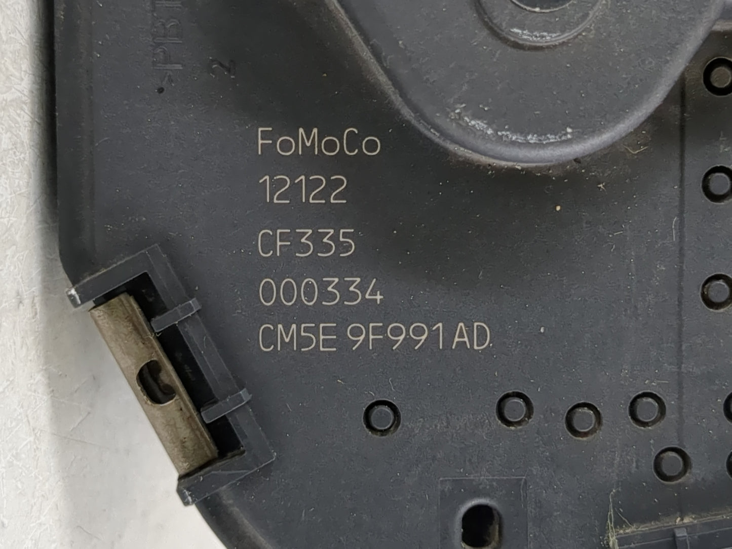 2012-2013 Ford Focus Throttle Body P/N:CM5E 9F991 AD Fits Fits 2012 2013 2014 2015 2016 2017 OEM Used Auto Parts - Oemusedautoparts1.com